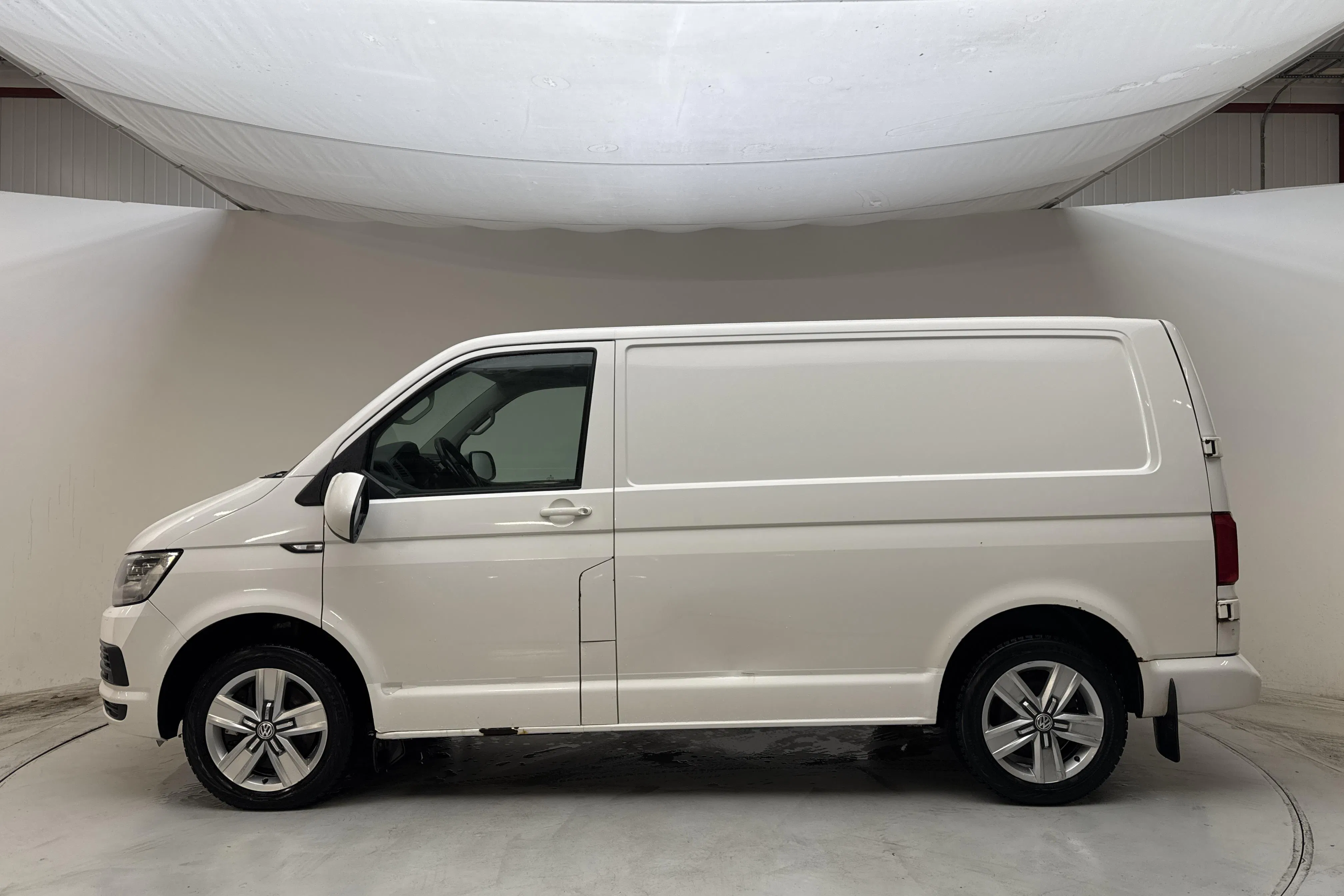 Presentationsfoto 2 av 13: VW Transporter T6 2.0 TDI BMT (204hk) - 25 091 mil - Automat - vit - 2017