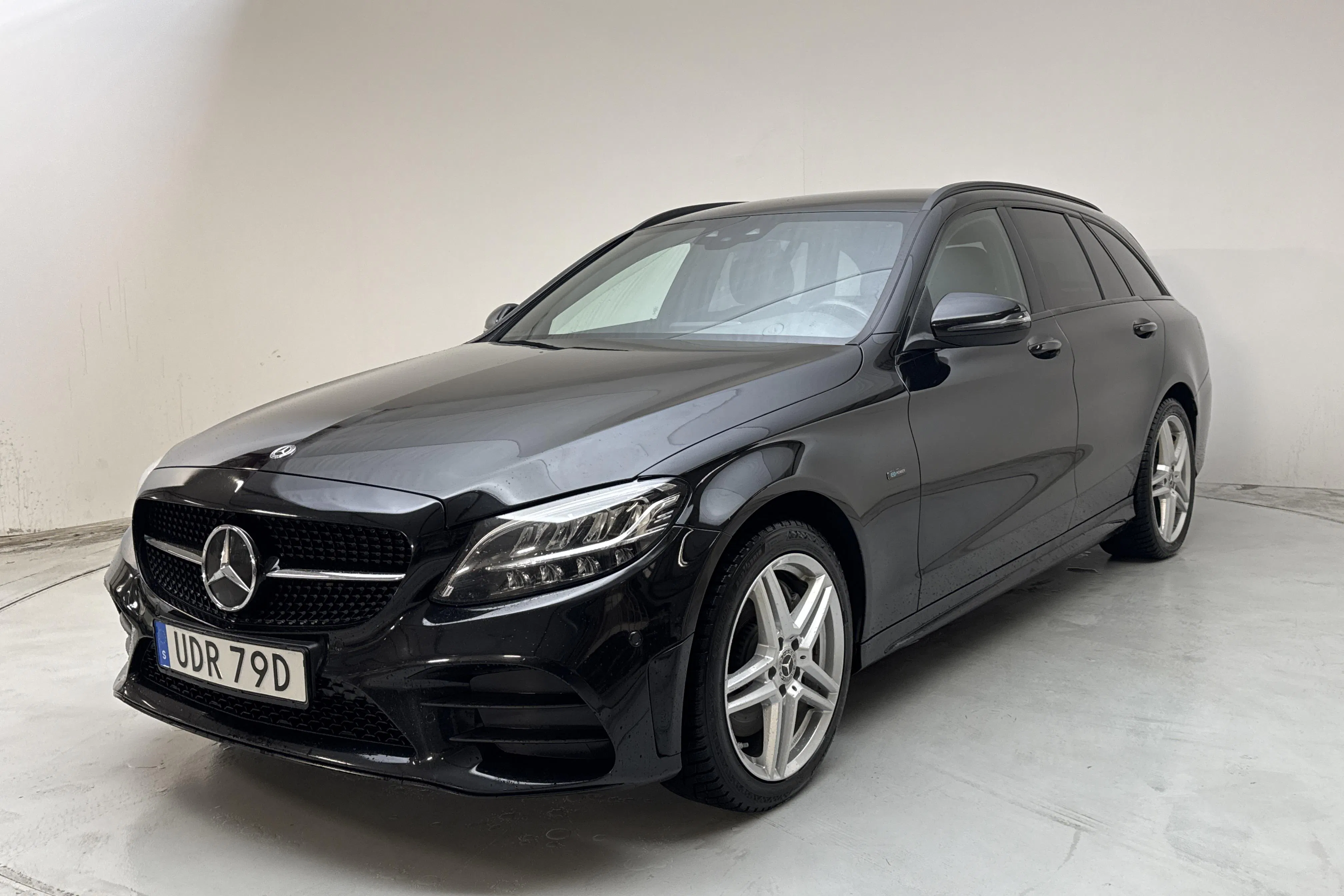 Presentation photo 1 of 17: Mercedes C 300 e Kombi S205 (320hk) - 127 400 km - Automatic - black - 2021