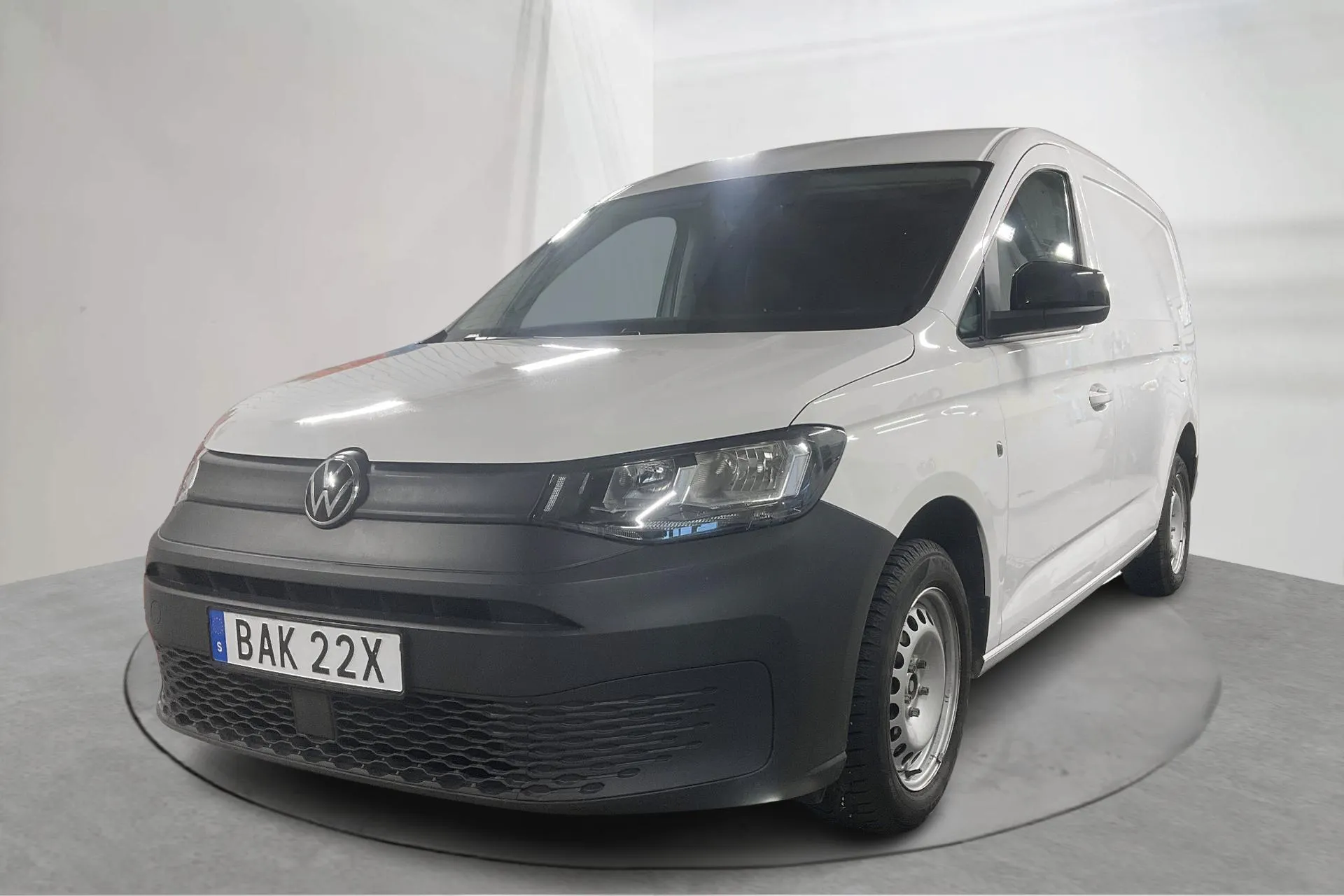 Presentationsfoto 1 av 17: VW Caddy Cargo Maxi 2.0 TDI Skåp (122hk) - 5 742 mil - Automat - vit - 2024