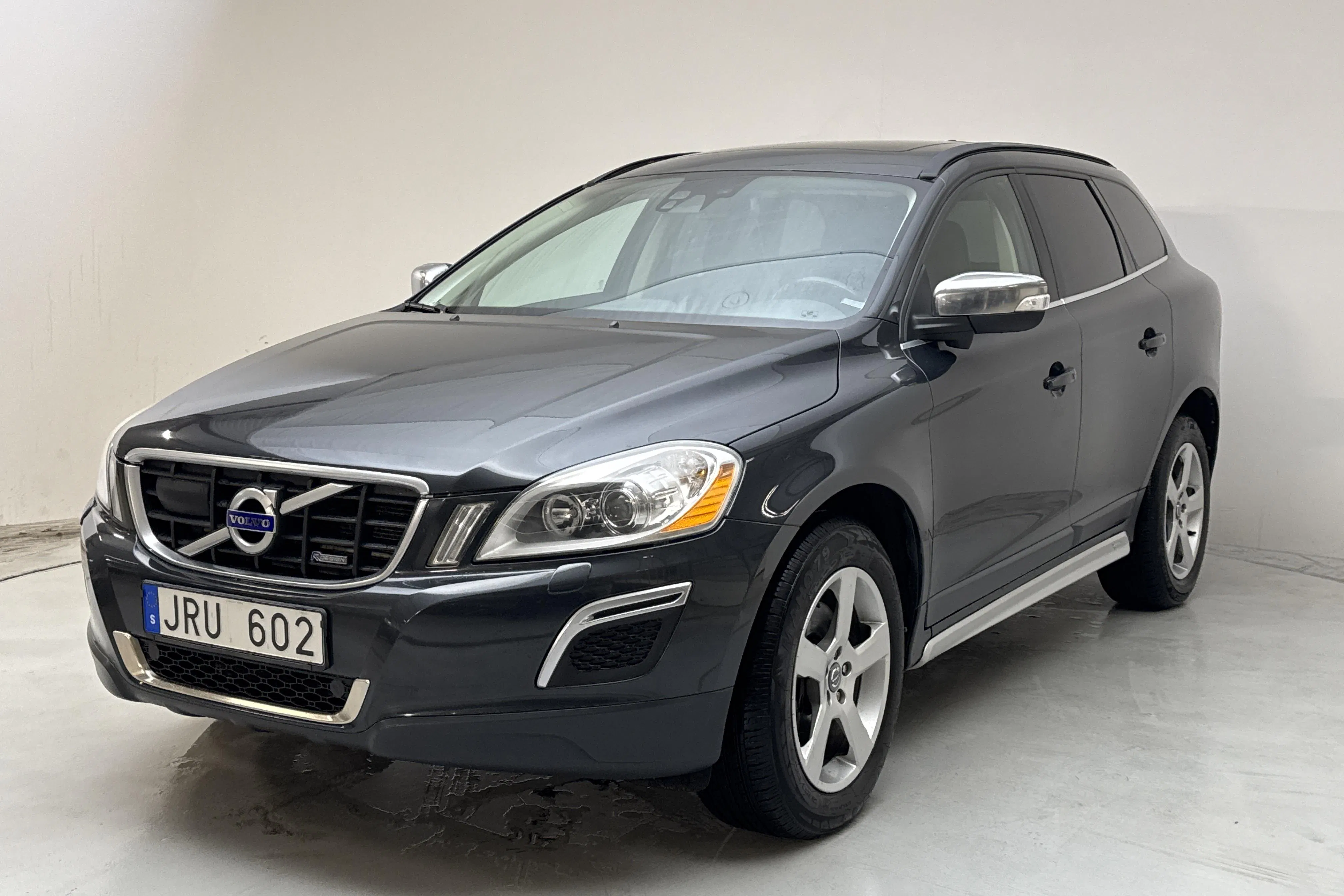 Presentation photo 1 of 16: Volvo XC60 D5 AWD (205hk) - 135 270 km - Automatic - gray - 2010