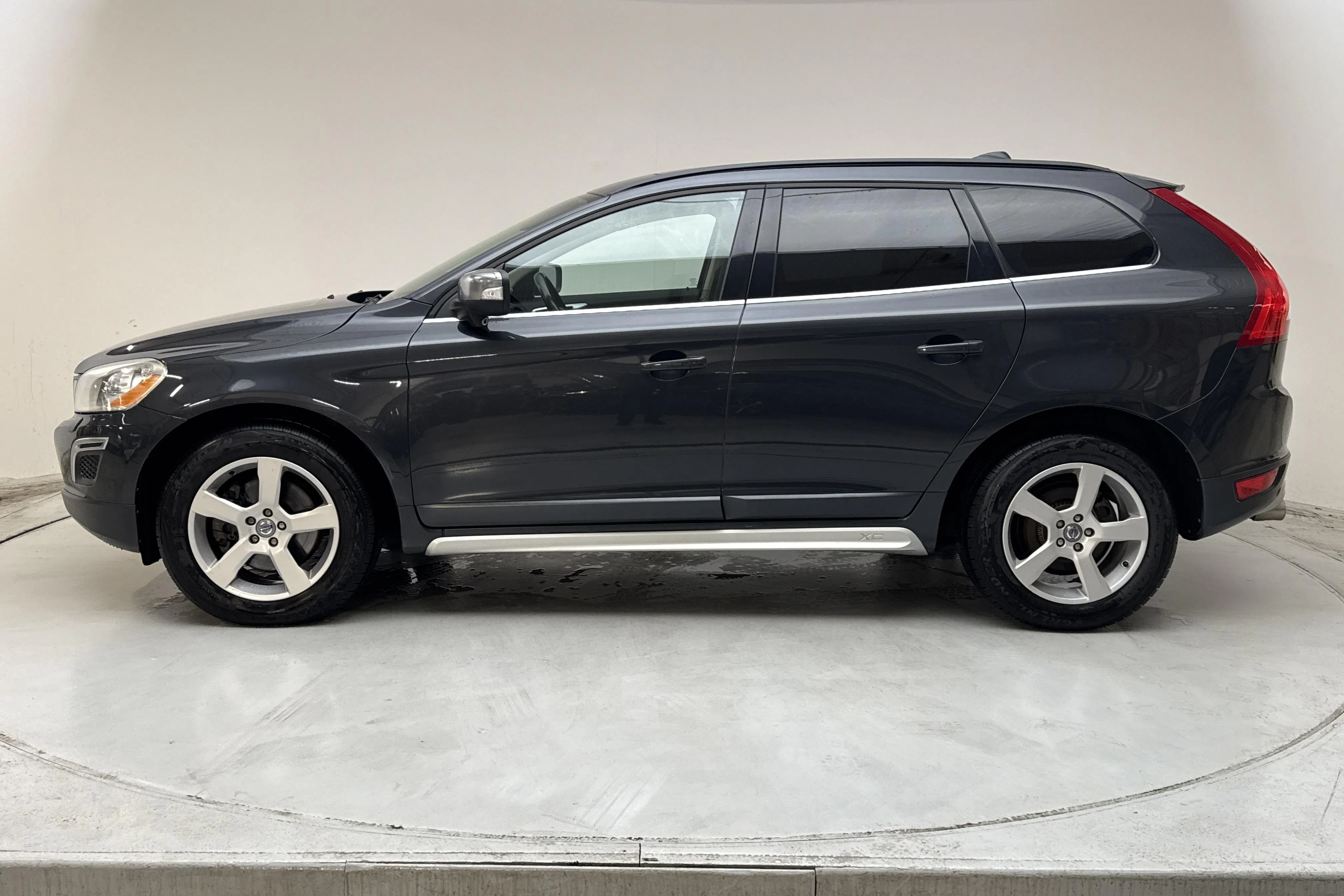 Presentation photo 2 of 16: Volvo XC60 D5 AWD (205hk) - 135 270 km - Automatic - gray - 2010
