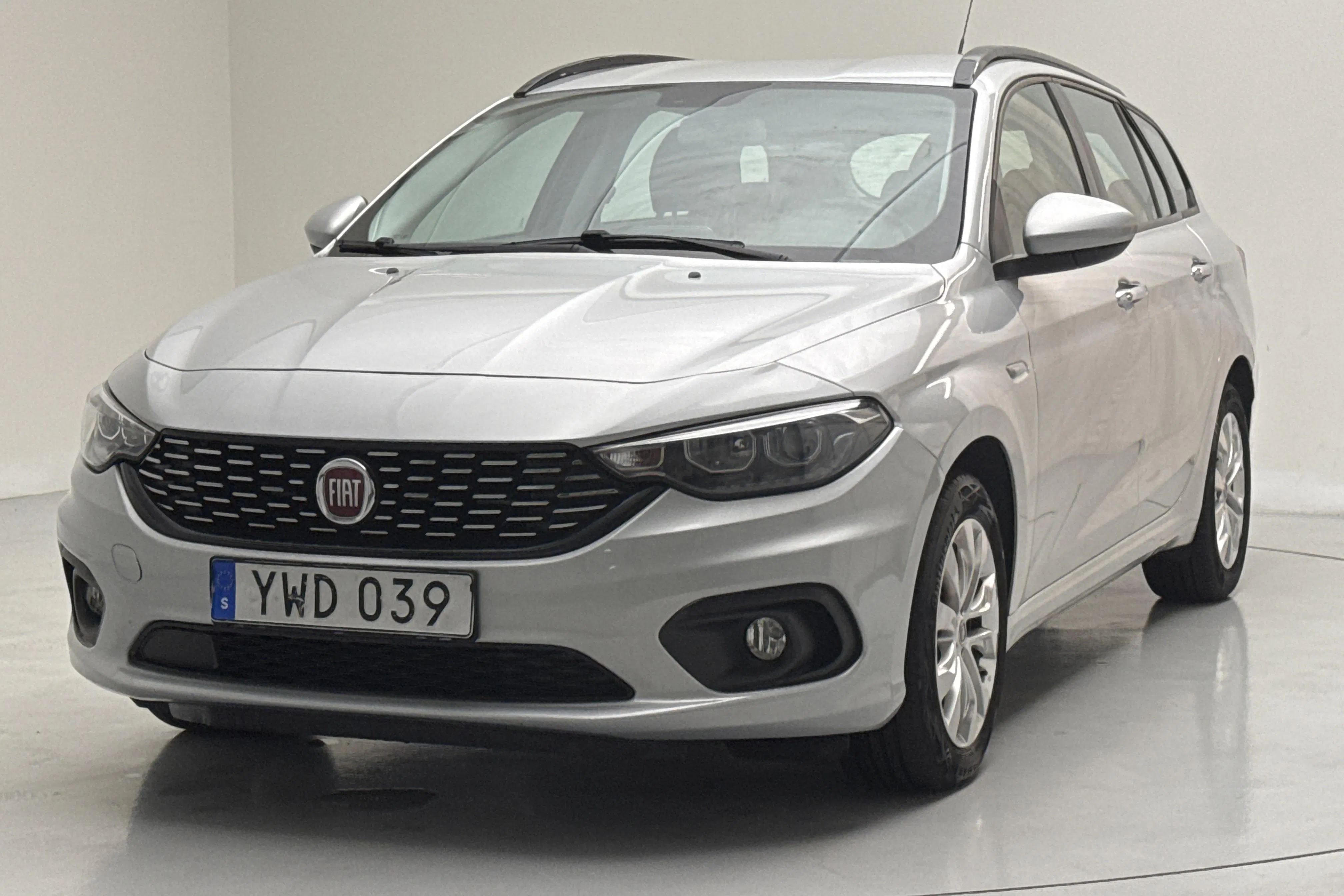 Presentation photo 1 of 12: Fiat Tipo 1.6 E-Torq Kombi (110hk) - 66 710 km - Automatic - gray - 2018