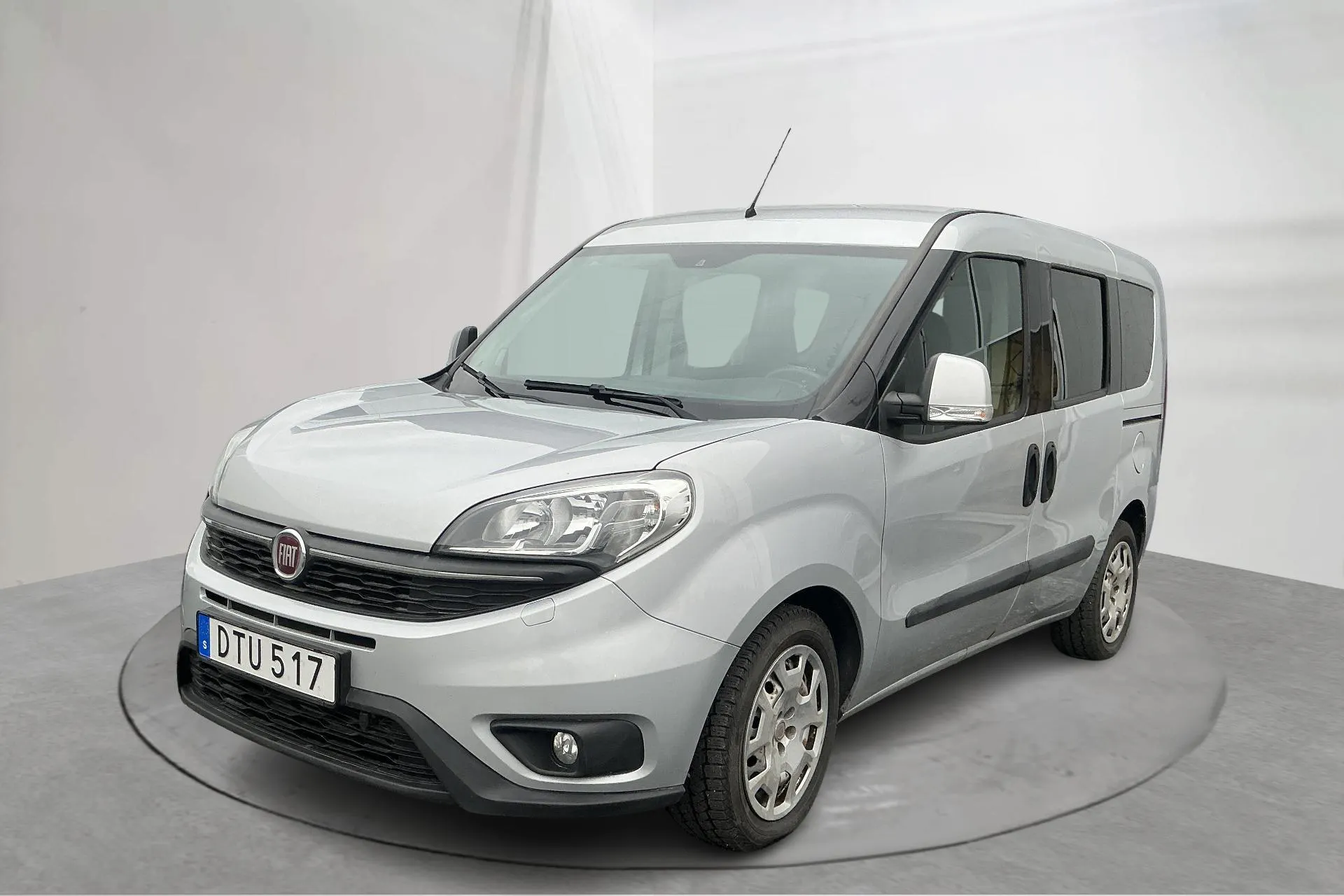 Presentationsfoto 1 av 14: Fiat Doblo Kombi 1.4T CNG (120hk) - 4 689 mil - Manuell - grå - 2015