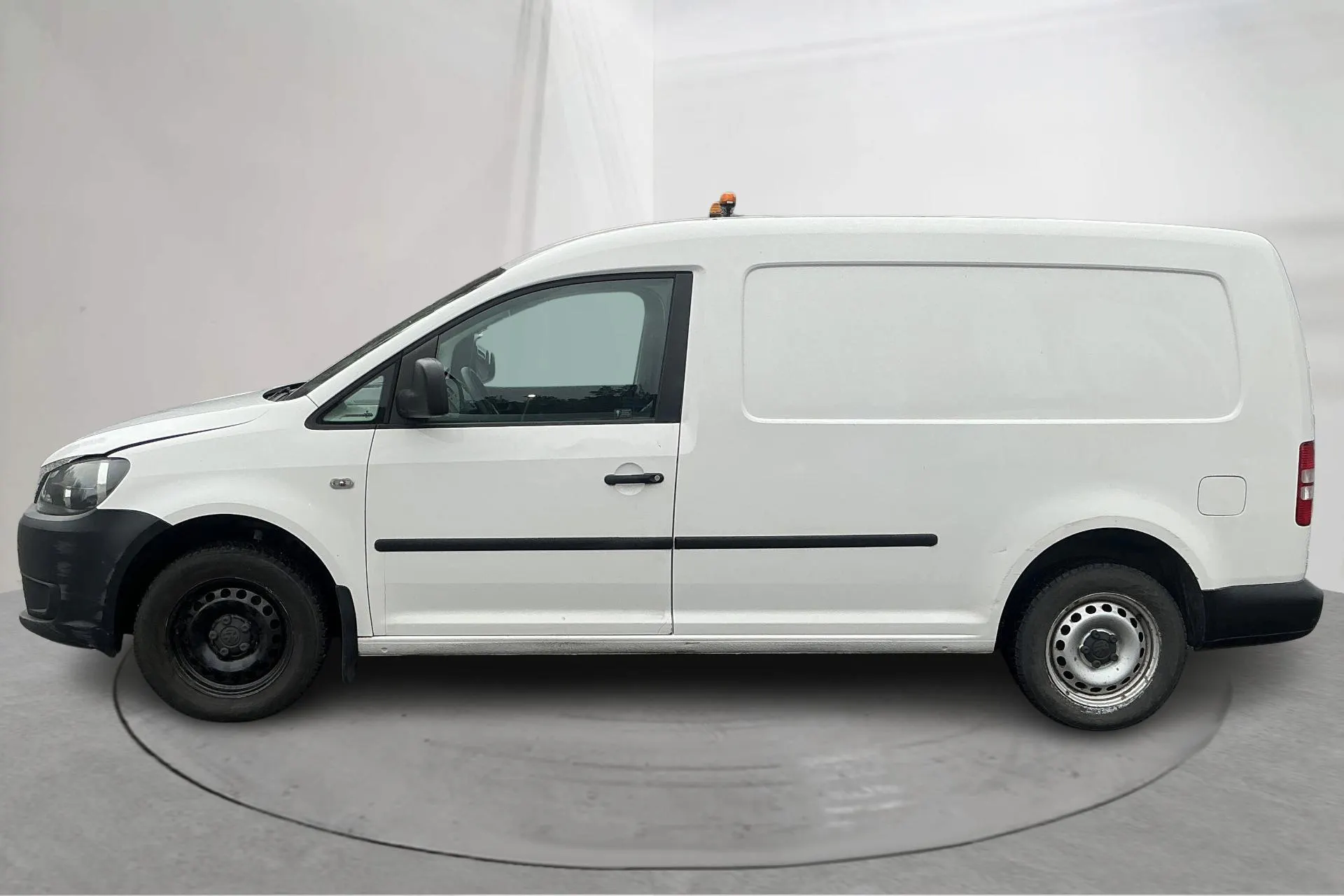 Presentationsfoto 2 av 13: VW Caddy 2.0 Ecofuel Maxi Skåp (109hk) - 10 862 mil - Manuell - vit - 2013
