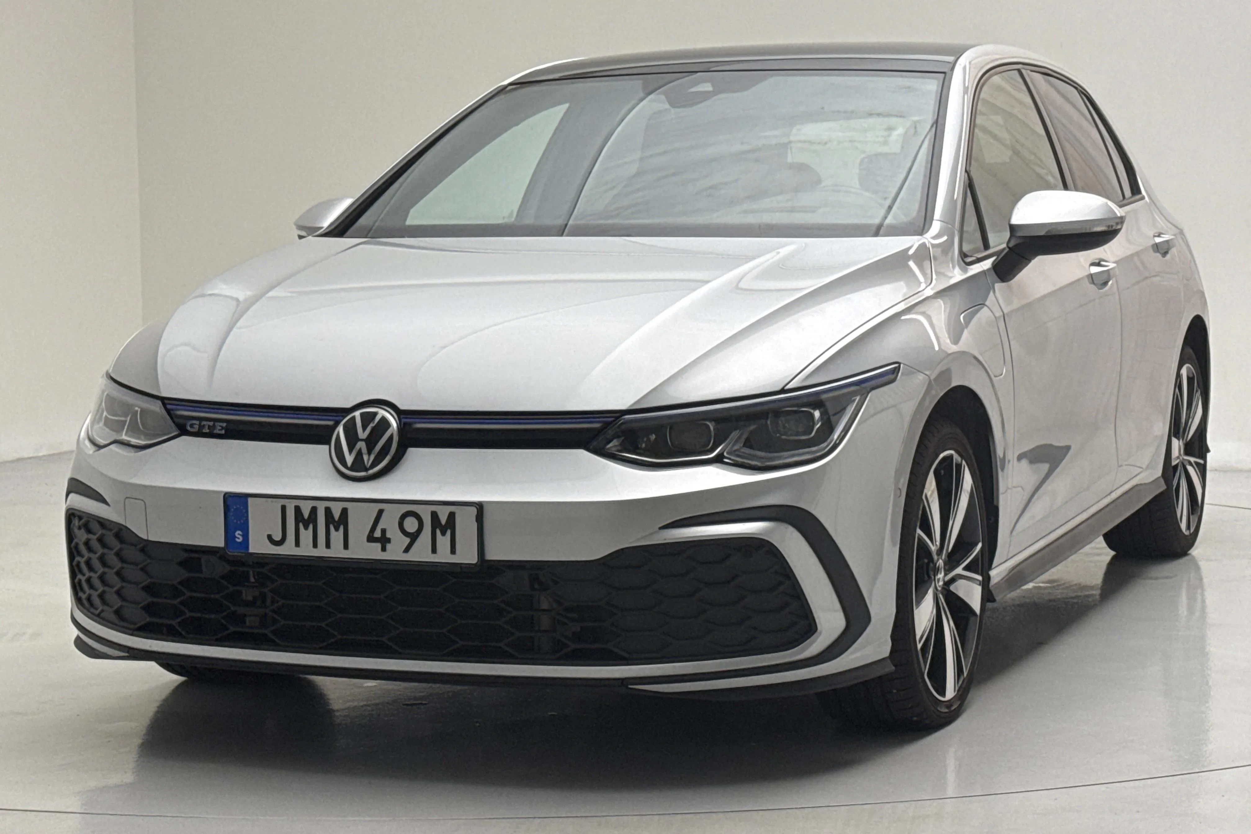 Presentation photo 1 of 18: VW Golf VIII 1.4 GTE 5dr (245hk) - 93 280 km - Automatic - silver - 2021