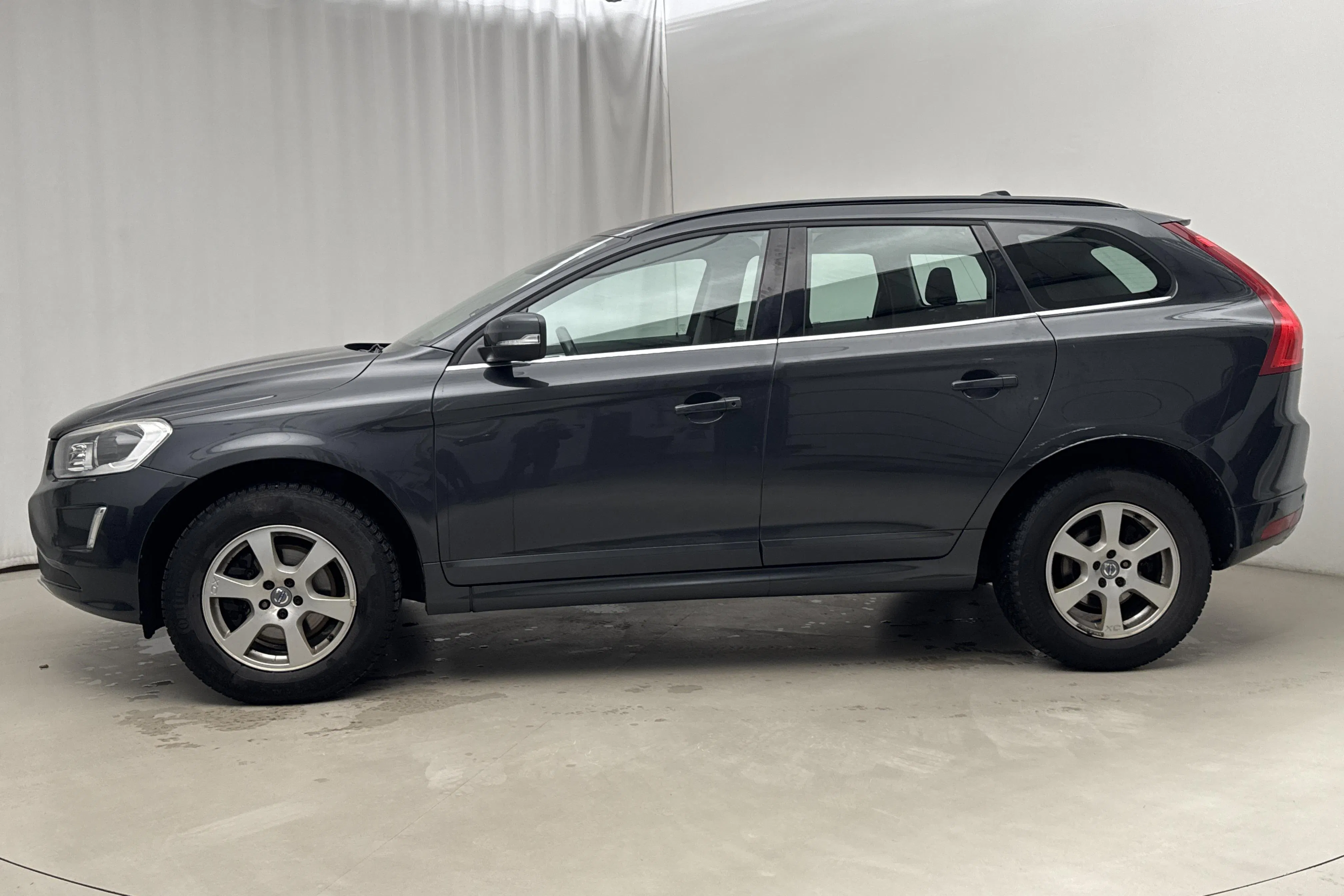 Presentationsfoto 2 av 16: Volvo XC60 D4 AWD (181hk) - 12 473 mil - Automat - grå - 2015