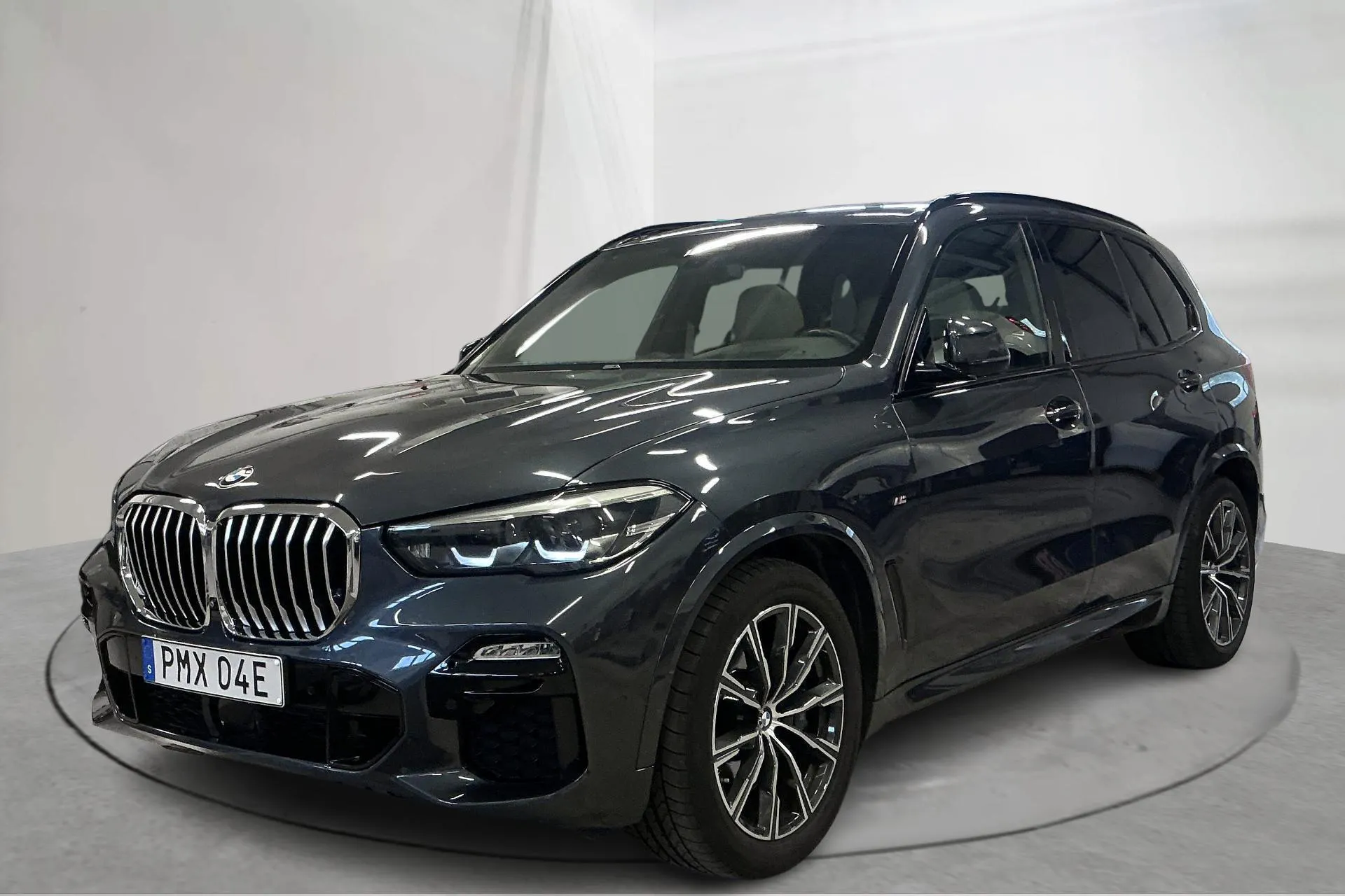 Presentation photo 1 of 21: BMW X5 xDrive40i, G05 (340hk) - 101 380 km - Automatic - gray - 2019