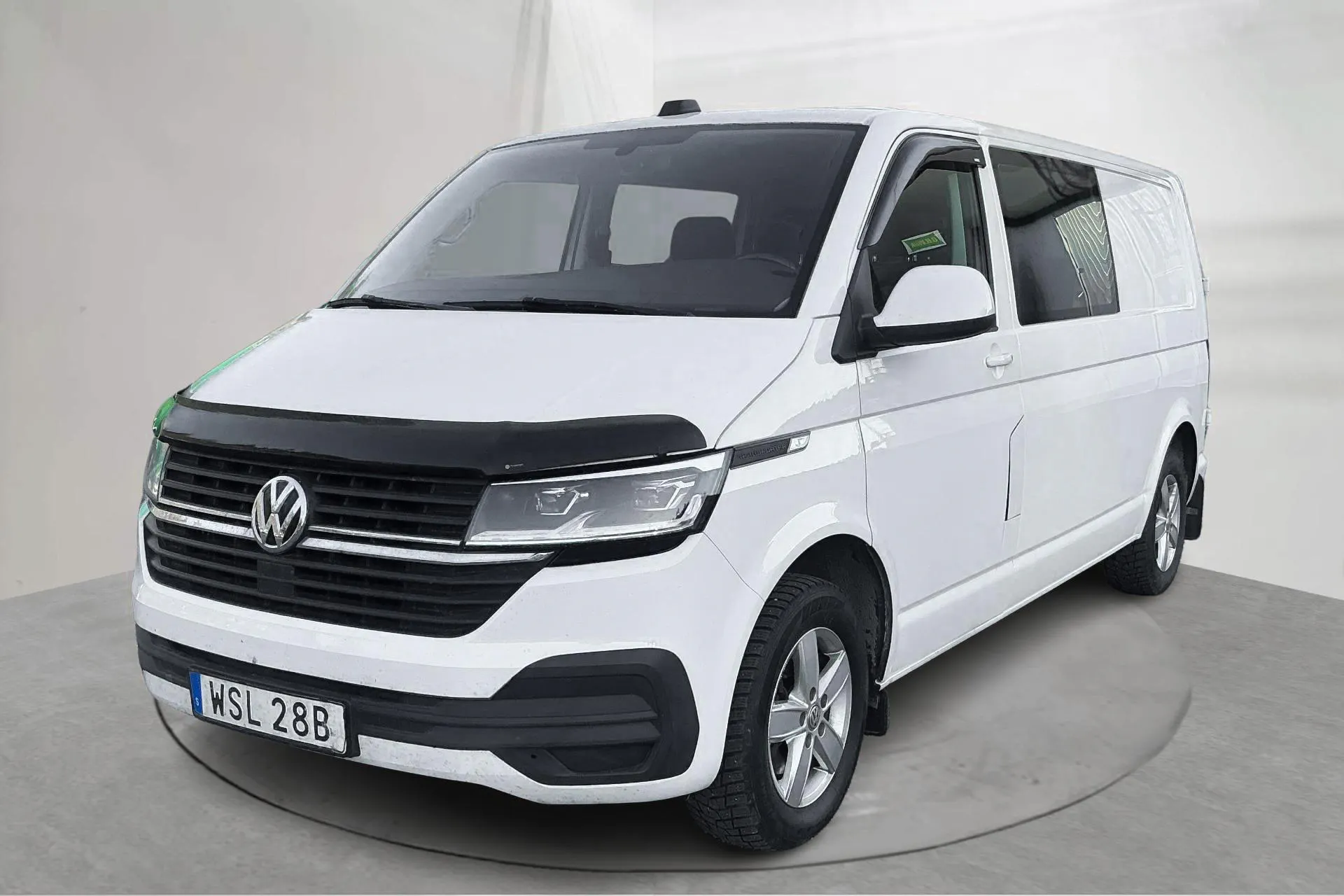 Presentationsfoto 1 av 17: VW Transporter T6 2.0 TDI BMT Skåp (150hk) - 18 352 mil - Automat - vit - 2021