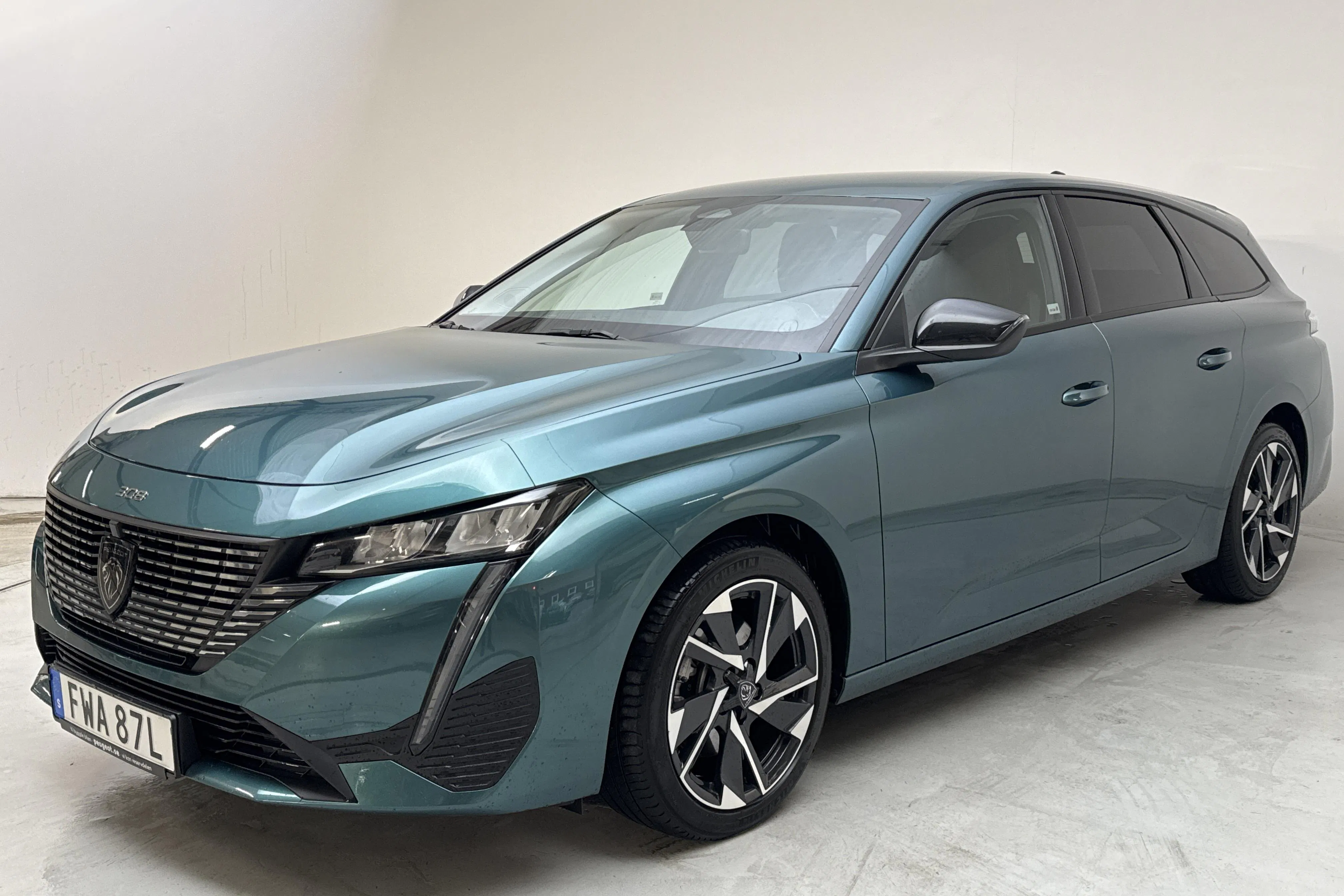 Presentationsfoto 1 av 13: Peugeot 308 SW Hybrid 1.2 PureTech (145hk) - 4 299 mil - Automat - blå - 2025