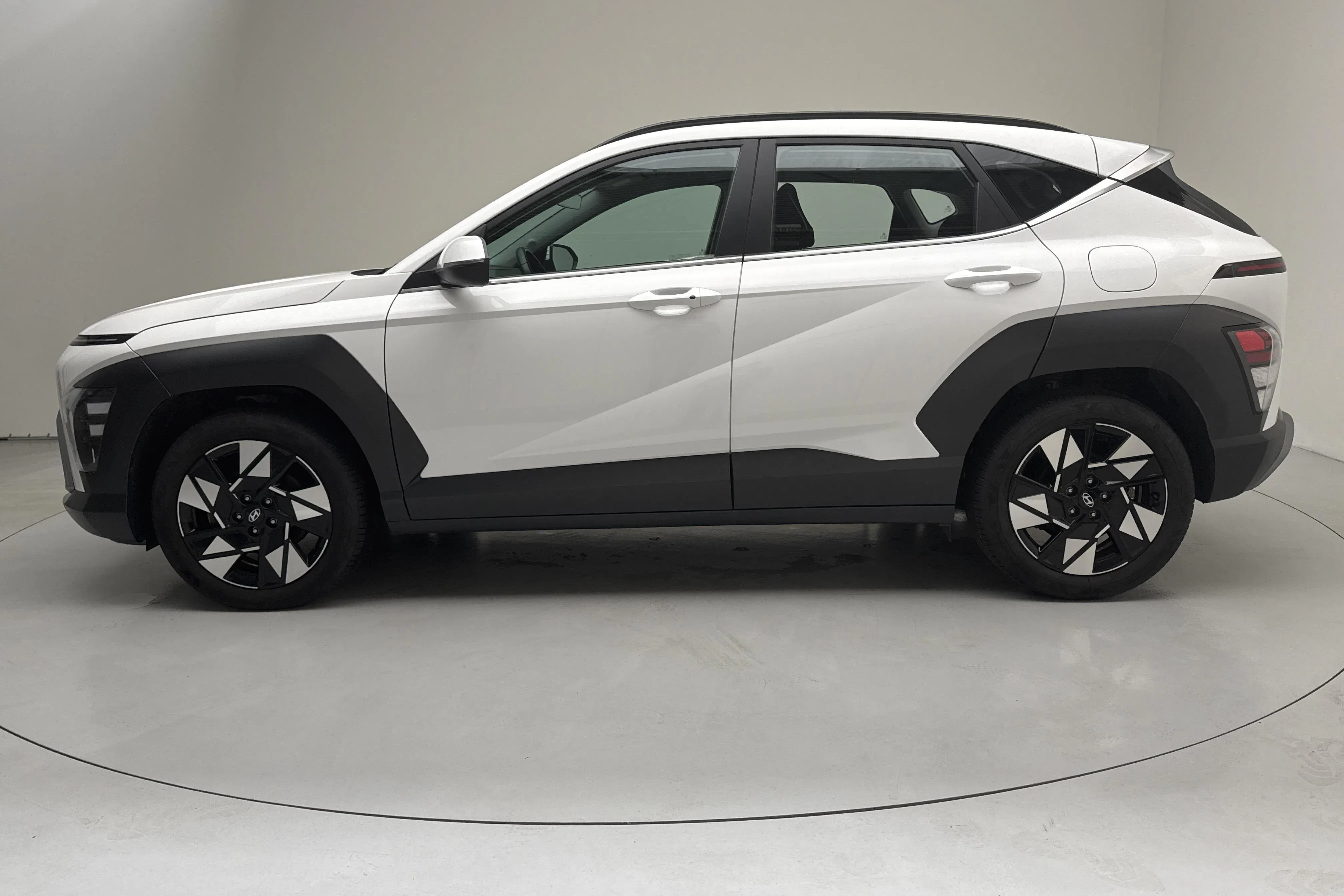 Presentation photo 2 of 15: Hyundai Kona 1.6 Hybrid (141hk) - 65 510 km - Automatic - white - 2024