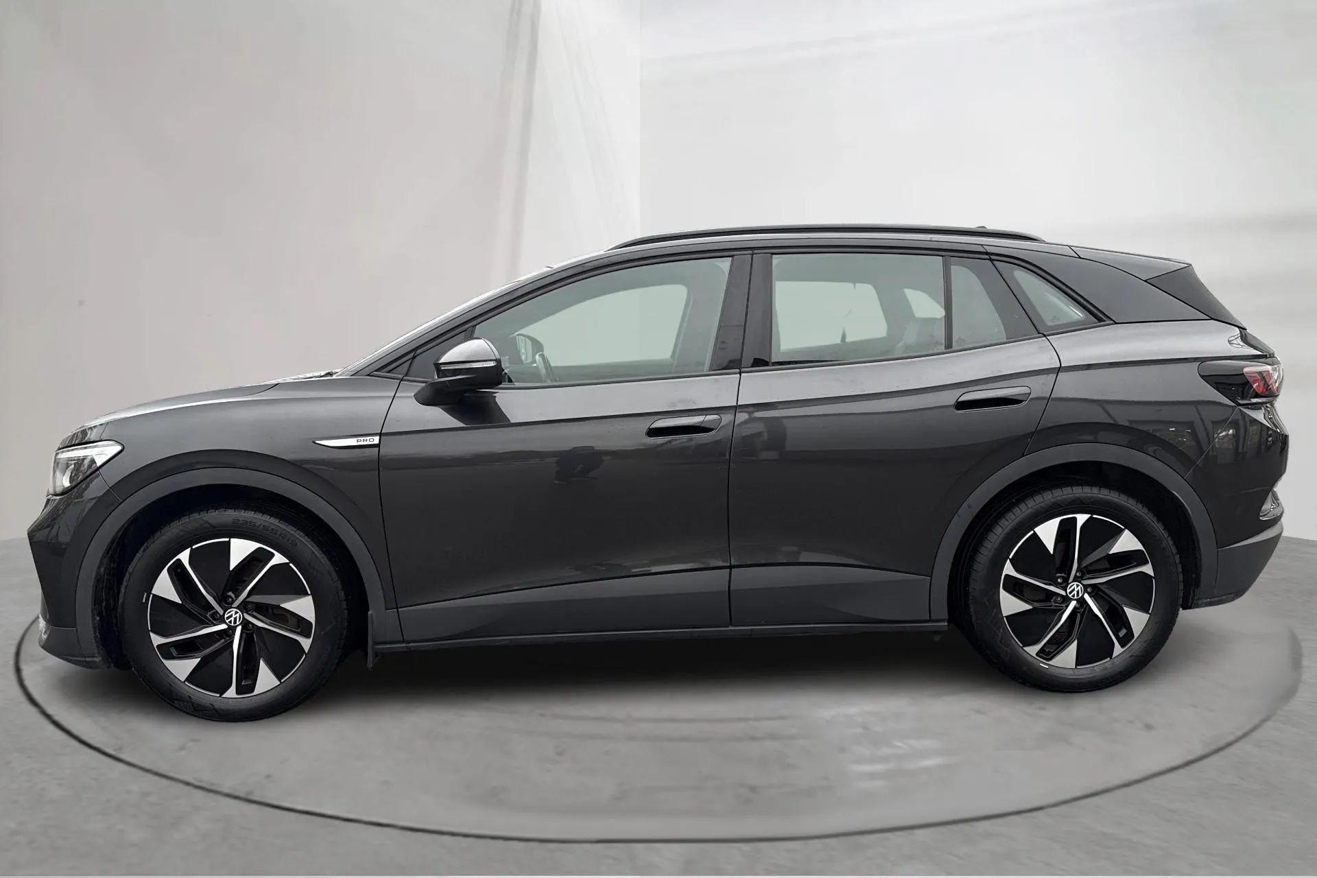 Presentationsfoto 2 av 19: VW ID.4 77kWh (204hk) - 10 365 mil - Automat - Mörkgrå - 2021