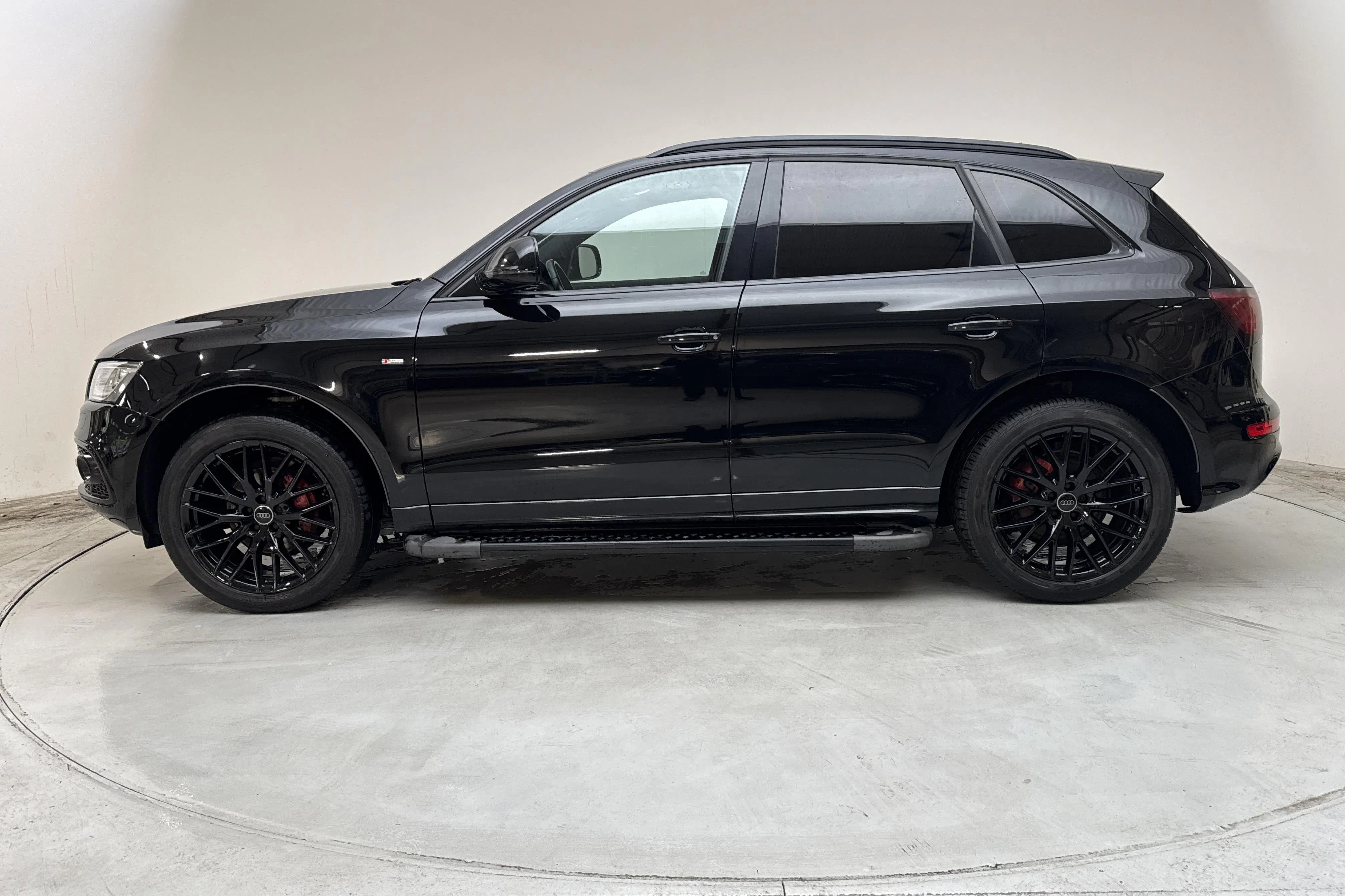 Presentationsfoto 2 av 21: Audi Q5 2.0 TDI clean diesel quattro (190hk) - 10 002 mil - Automat - svart - 2017