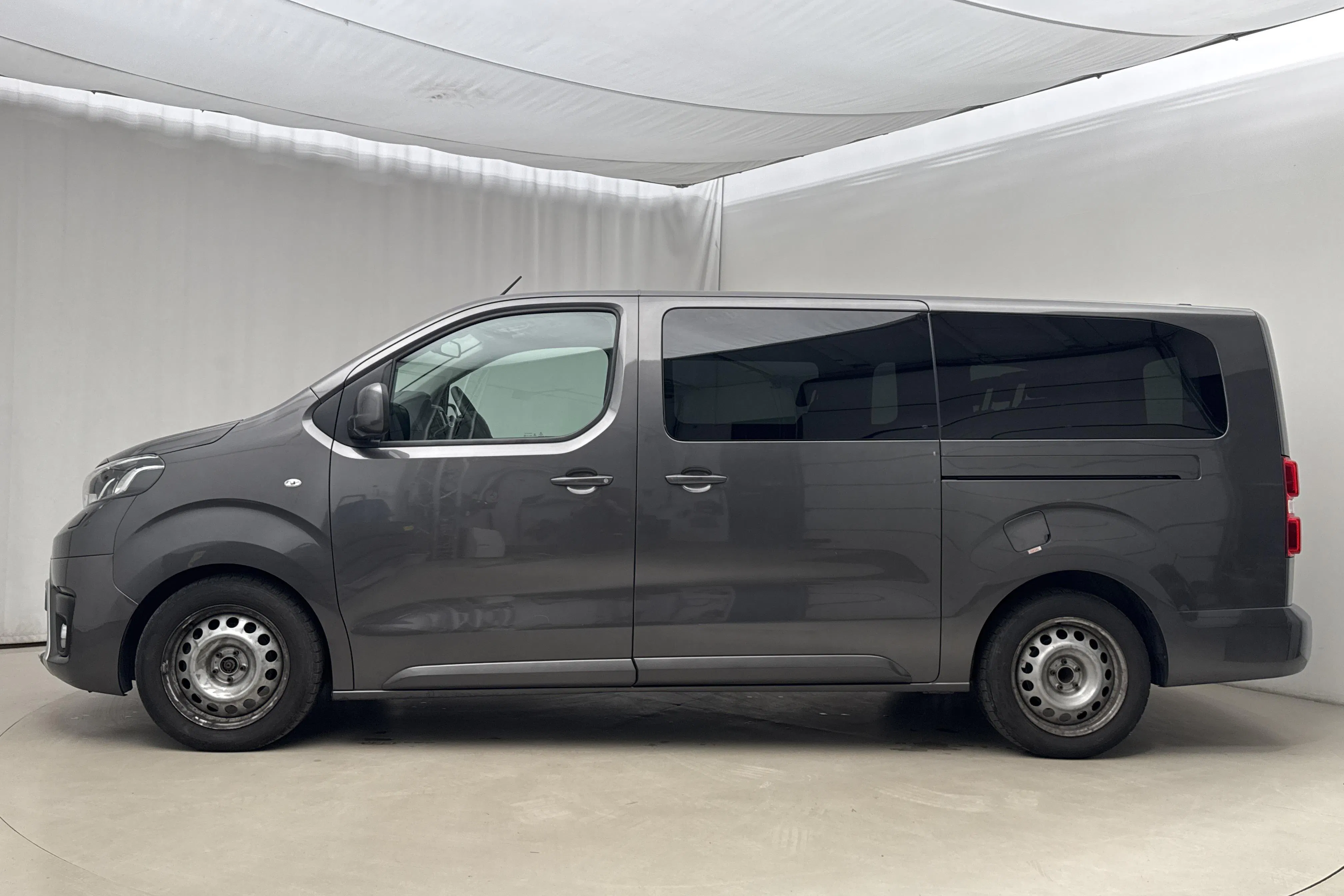 Presentation photo 2 of 16: Toyota PROACE Verso 2.0D (140hk) - 101 980 km - Automatic - dark grey - 2022