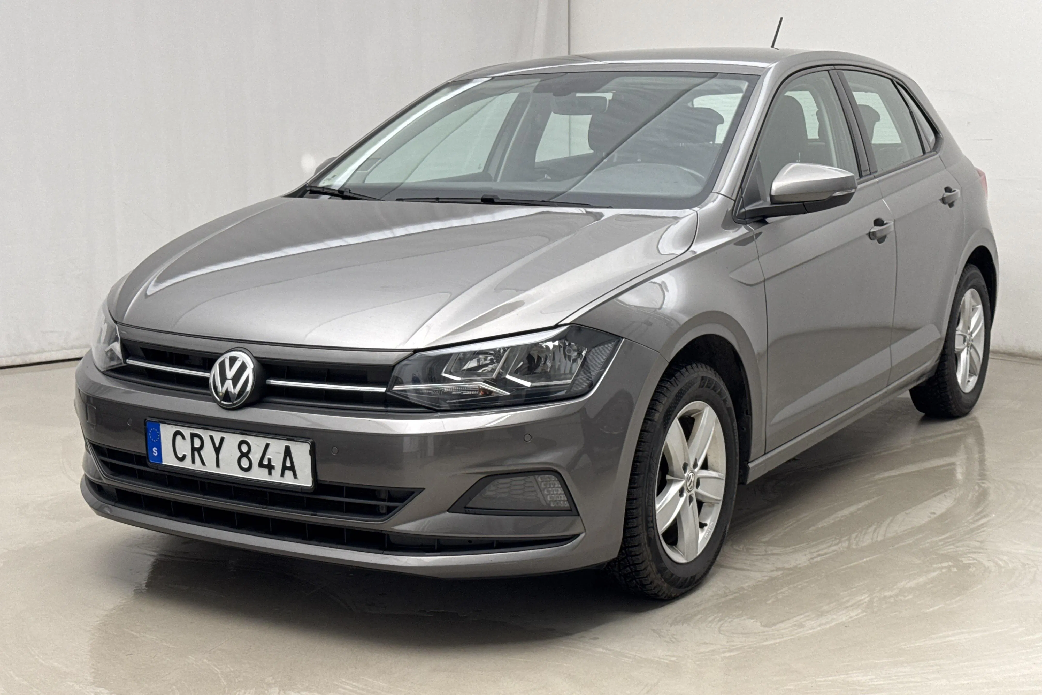 Presentationsfoto 1 av 15: VW Polo 1.0 TSI 5dr (95hk) - 9 688 mil - Manuell - Mörkgrå - 2020