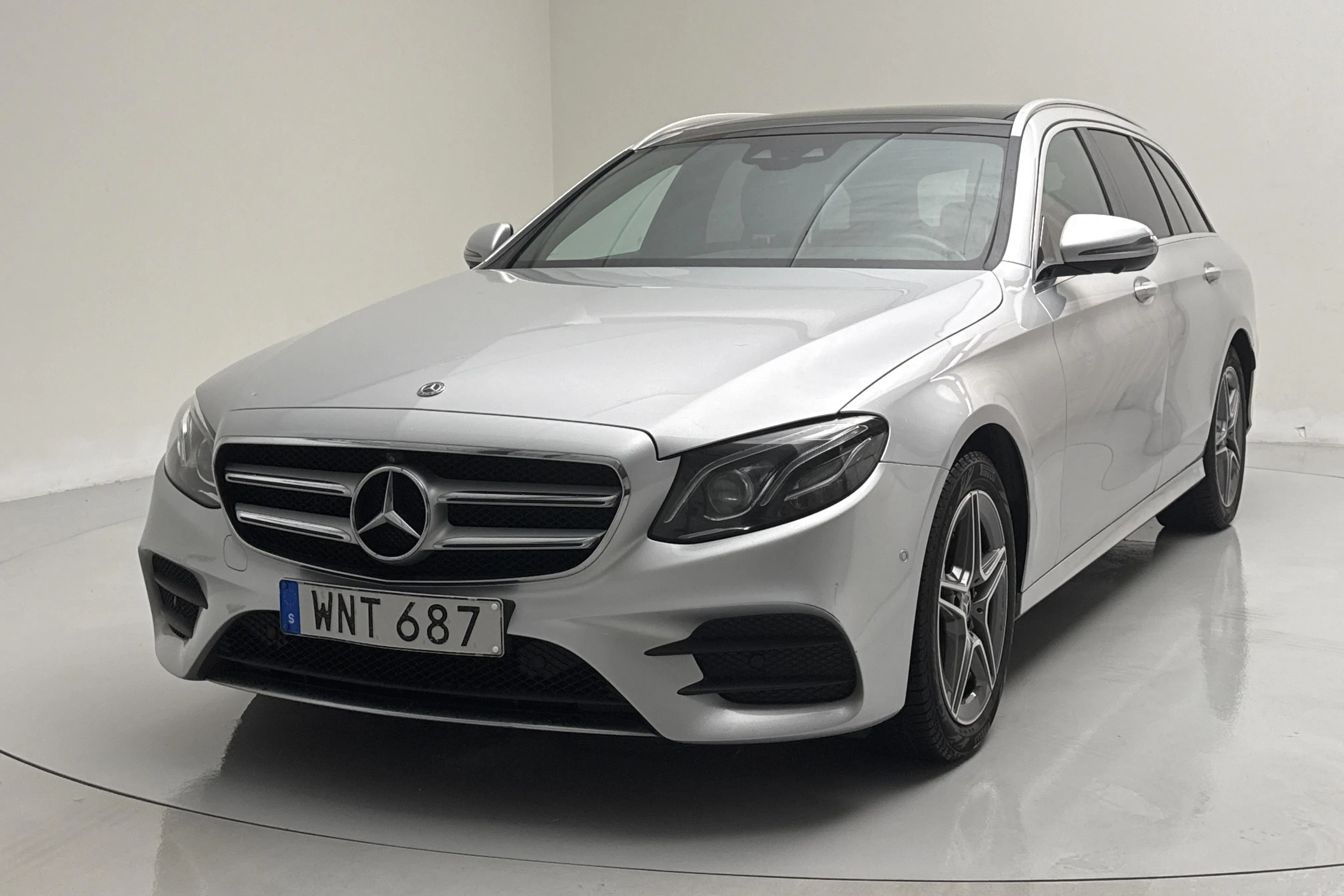 Presentation photo 1 of 16: Mercedes E 220 d Kombi S213 (194hk) - 211 600 km - Automatic - silver - 2018