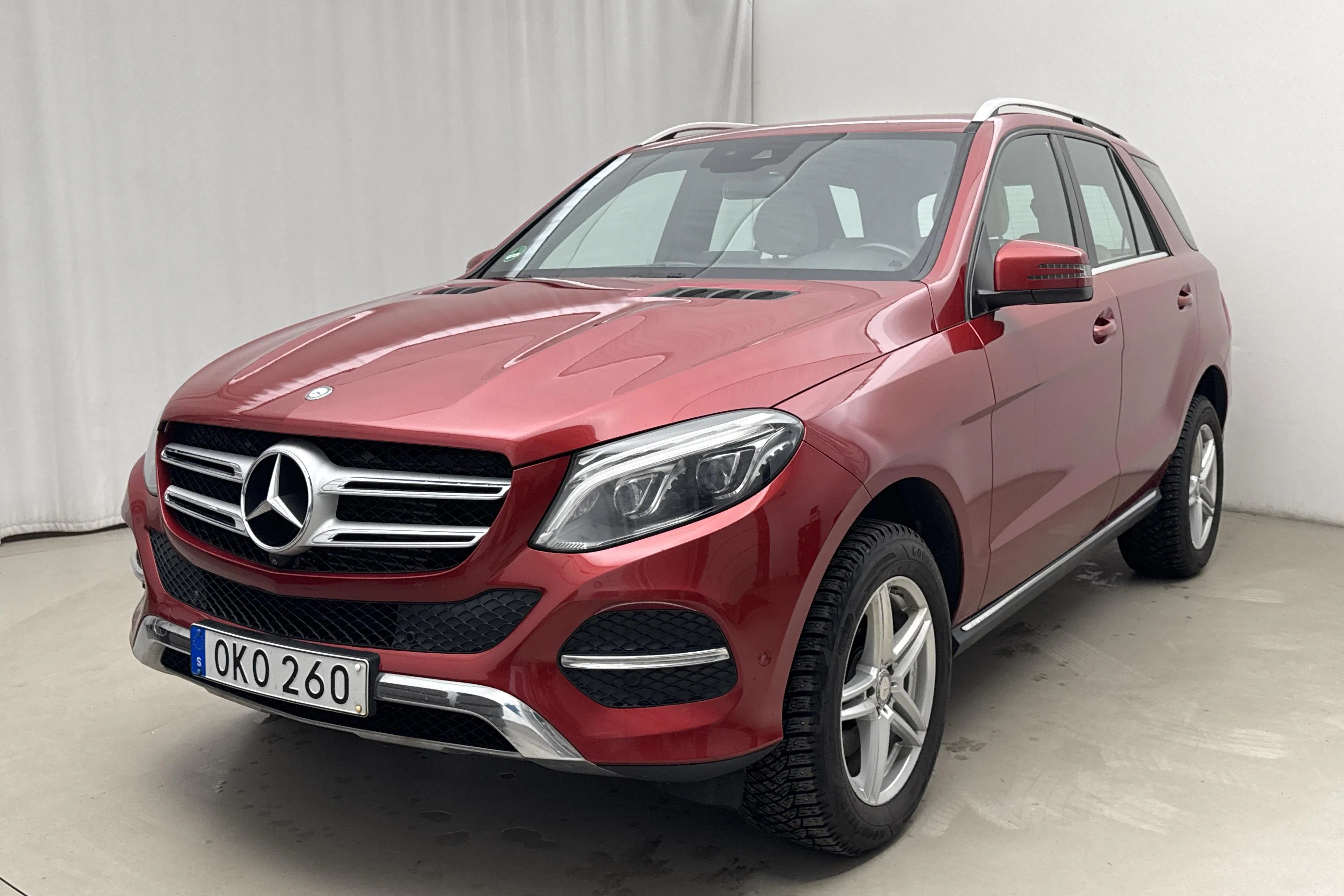 Presentationsfoto 1 av 17: Mercedes GLE 350 d 4MATIC W166 (258hk) - 23 056 mil - Automat - röd - 2017