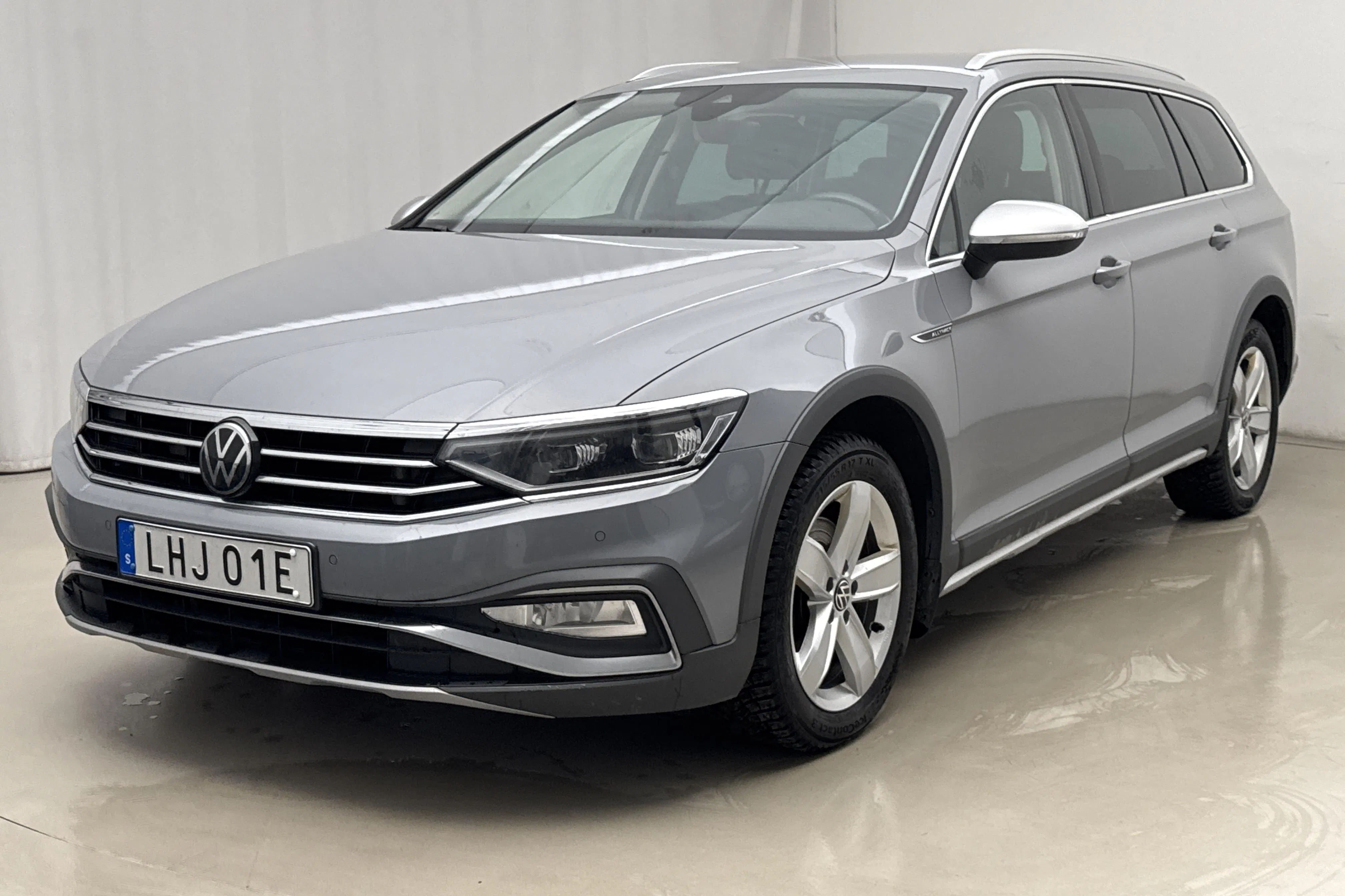 Presentation photo 1 of 20: VW Passat Alltrack 2.0 TDI Sportscombi 4Motion (200hk) - 111 010 km - Automatic - gray - 2023