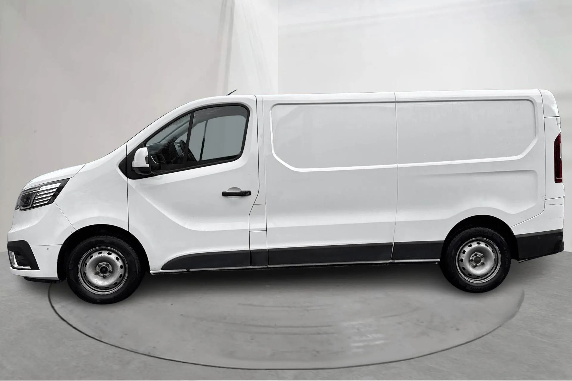 Presentationsfoto 2 av 14: Renault Trafic 2.0 dCi Skåp (170hk) - 26 456 mil - Automat - vit - 2022