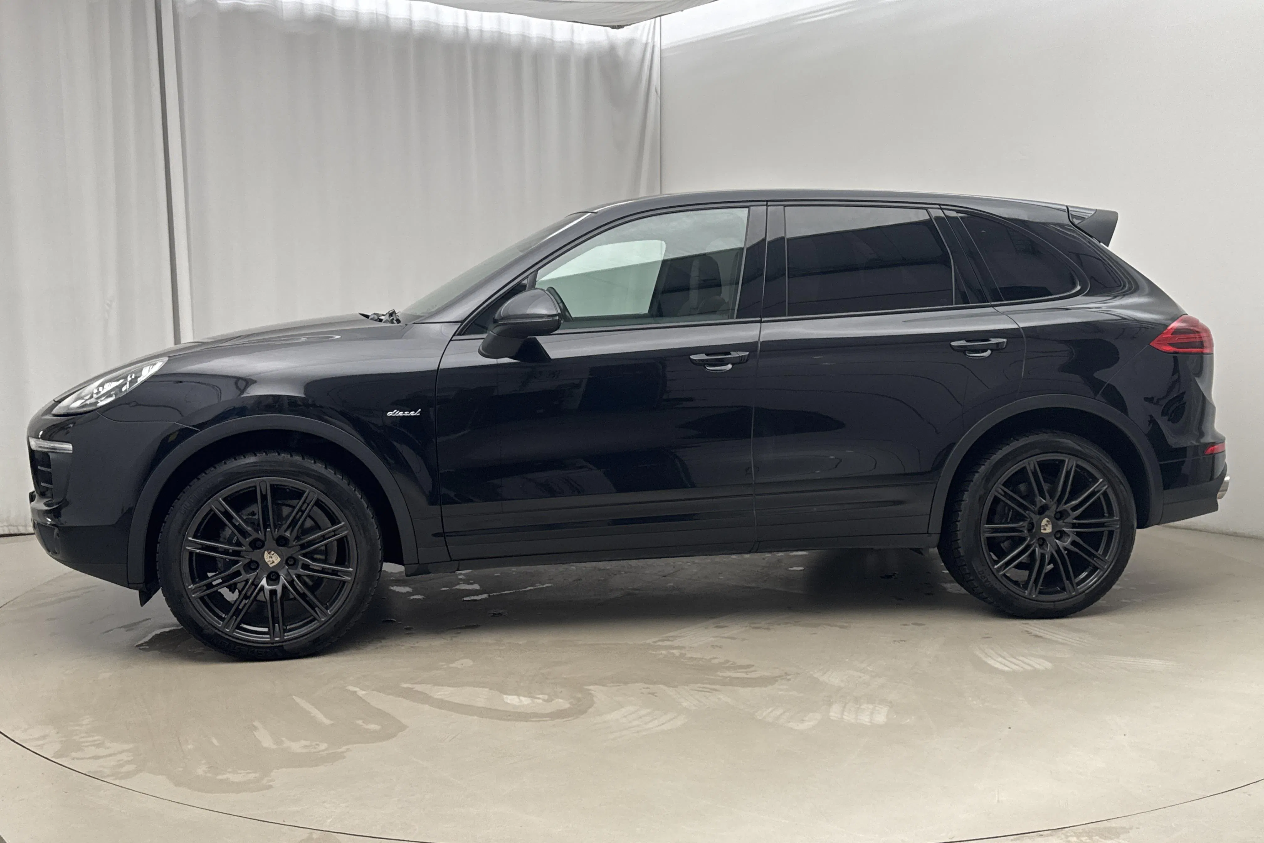 Presentationsfoto 2 av 16: Porsche Cayenne Diesel (262hk) - 15 615 mil - Automat - svart - 2016