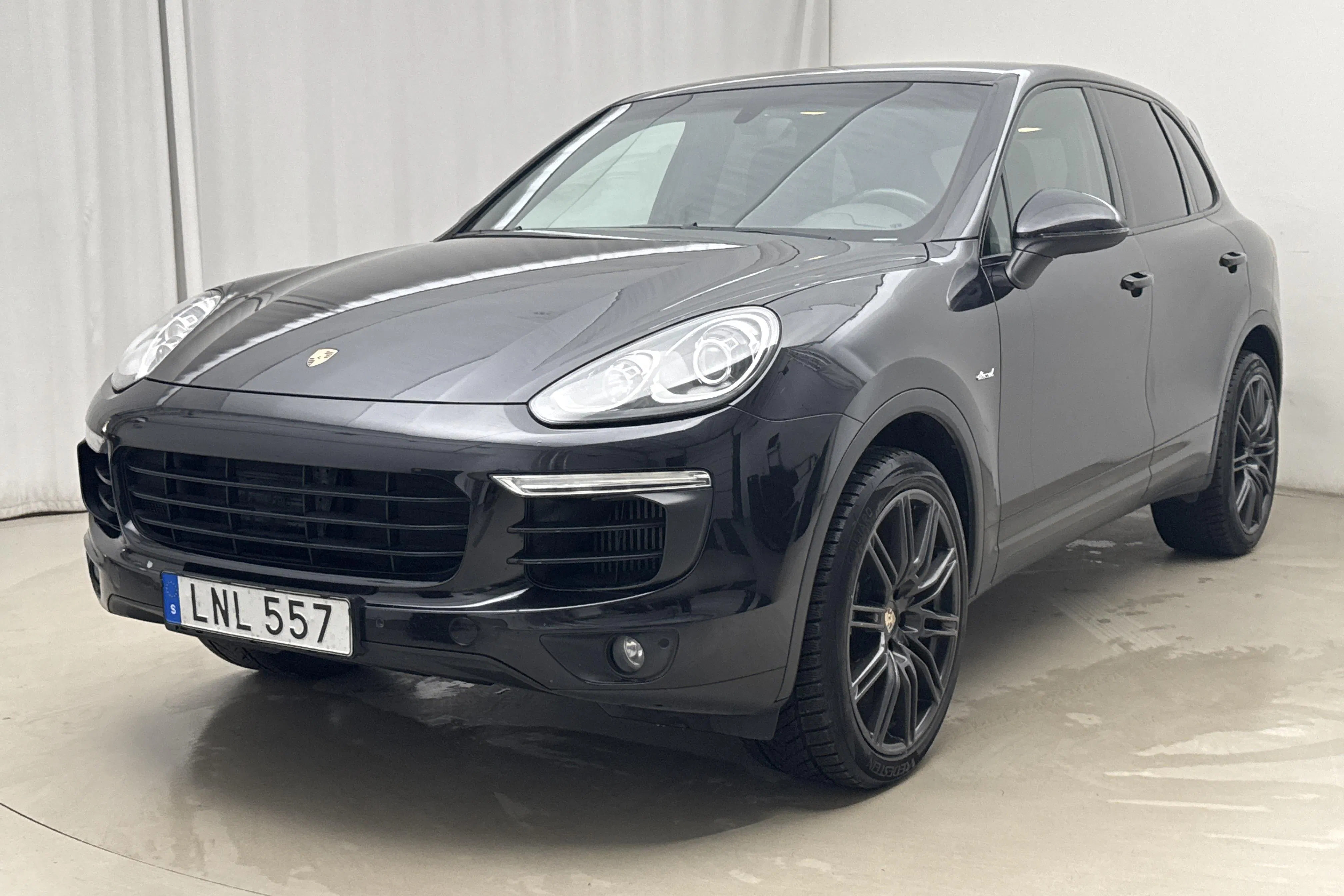Presentationsfoto 1 av 16: Porsche Cayenne Diesel (262hk) - 15 615 mil - Automat - svart - 2016