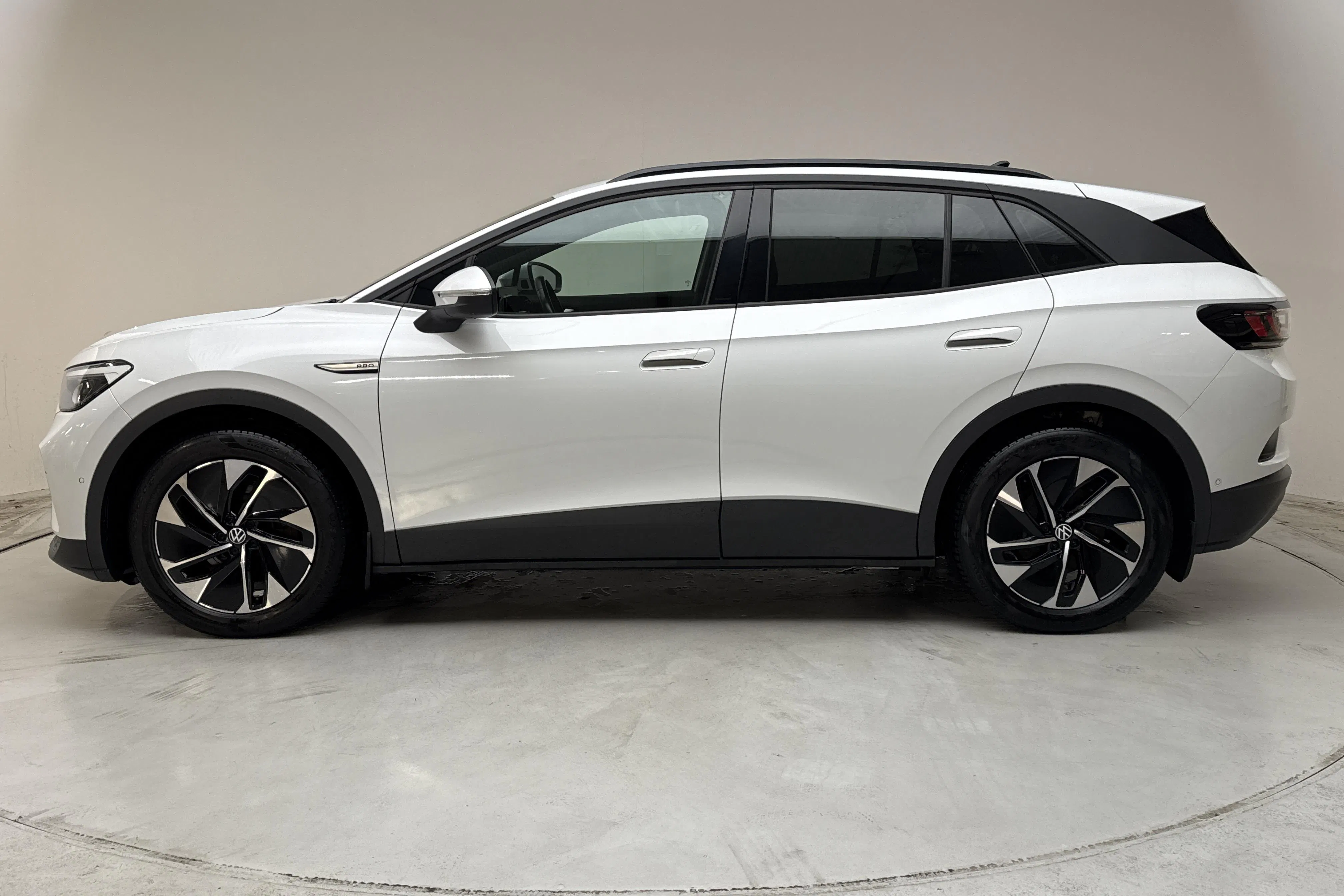 Zdjęcie prezentacyjne 2 z 18: VW ID.4 77kWh (204hk) - 115 880 km - Automatyczna - biały - 2023