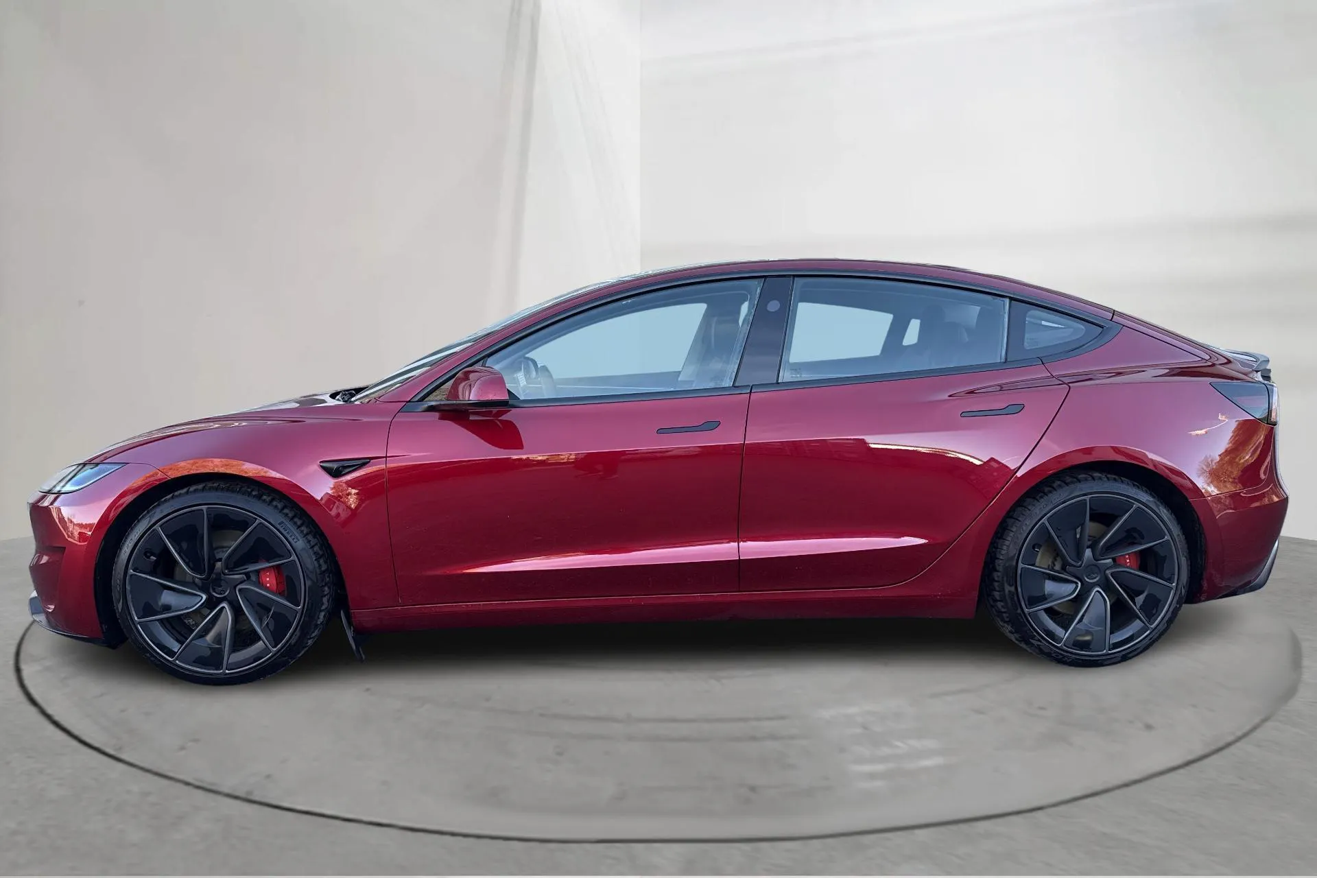 Presentationsfoto 2 av 19: Tesla Model 3 Performance AWD - 1 876 mil - Automat - röd - 2024
