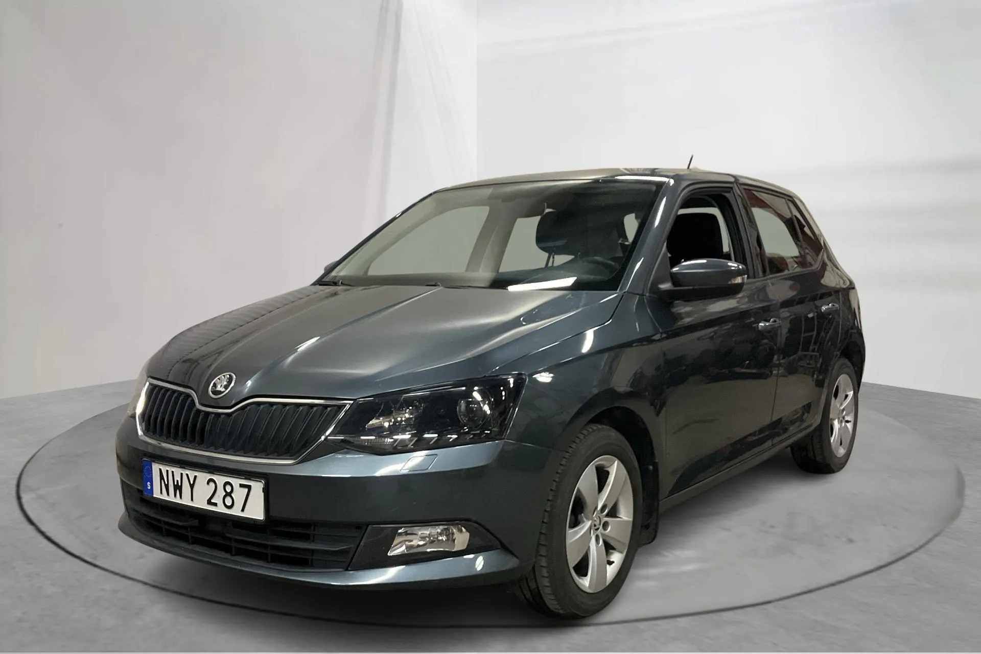 Presentationsfoto 1 av 15: Skoda Fabia 1.2 TSI (90hk) - 5 284 mil - Manuell - grå - 2017