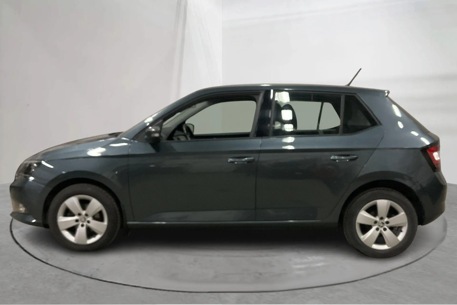 Presentationsfoto 2 av 15: Skoda Fabia 1.2 TSI (90hk) - 5 284 mil - Manuell - grå - 2017