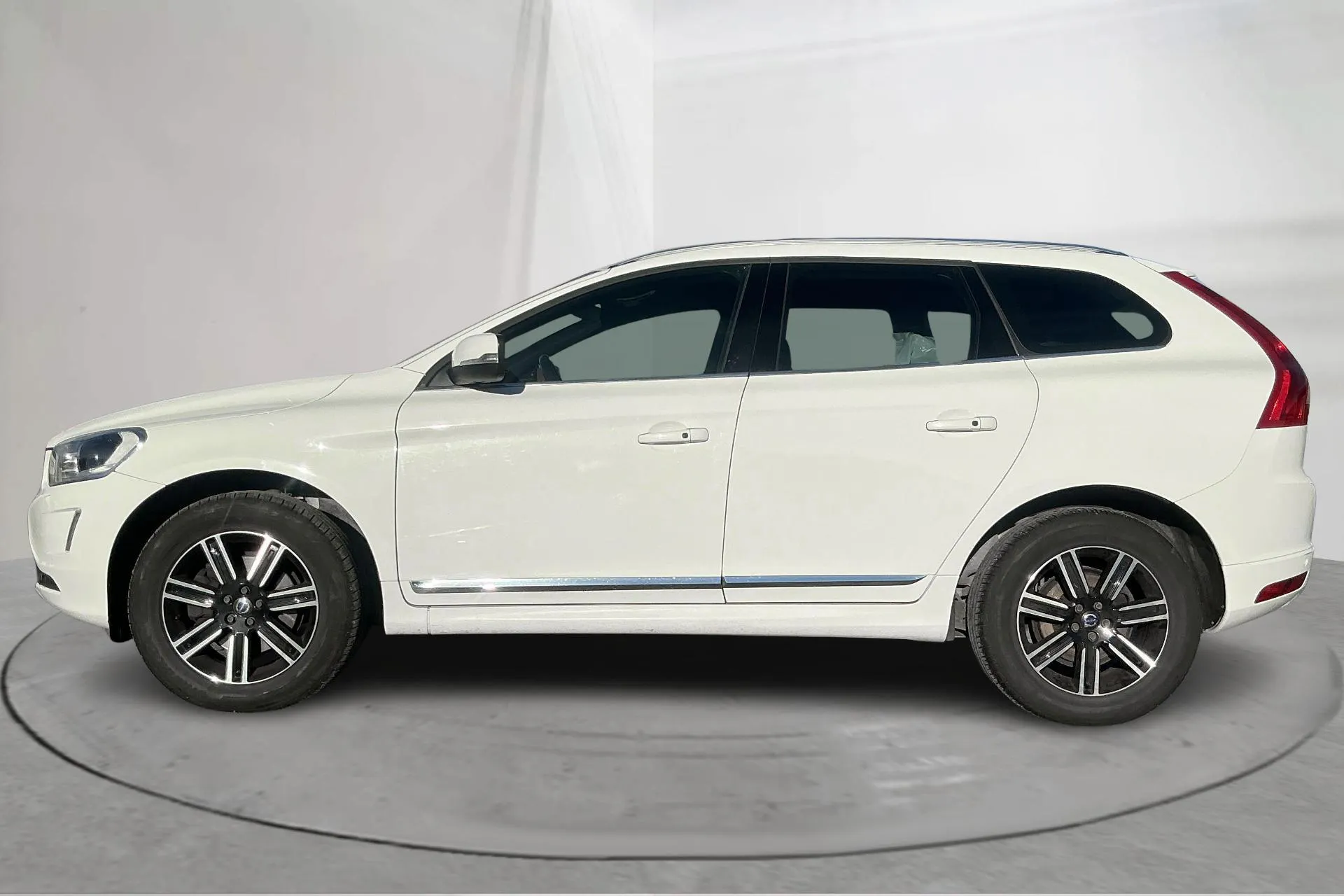 Presentationsfoto 2 av 14: Volvo XC60 D4 AWD (190hk) - 17 314 mil - Automat - vit - 2017