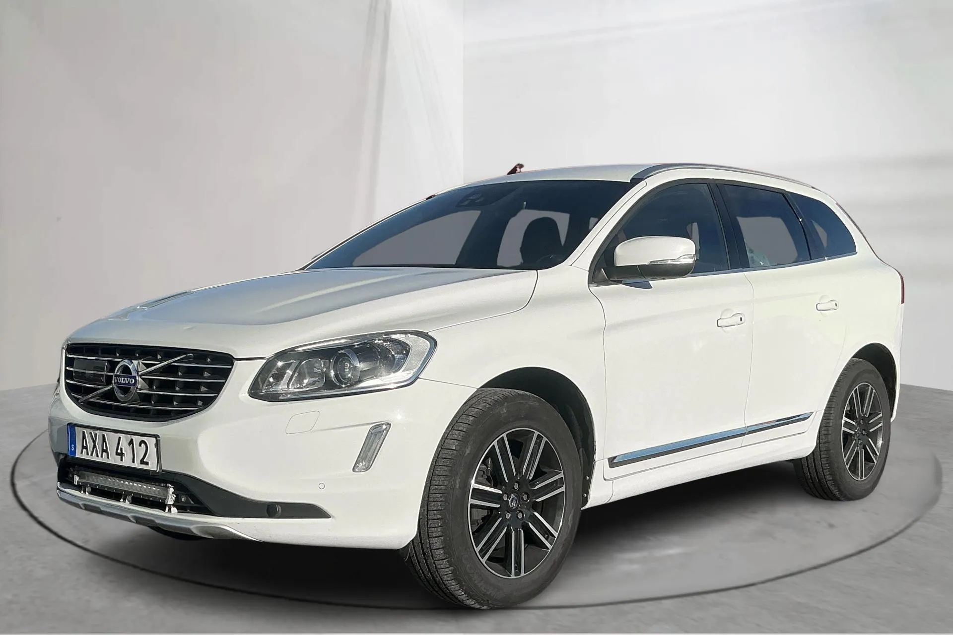 Presentationsfoto 1 av 14: Volvo XC60 D4 AWD (190hk) - 17 314 mil - Automat - vit - 2017