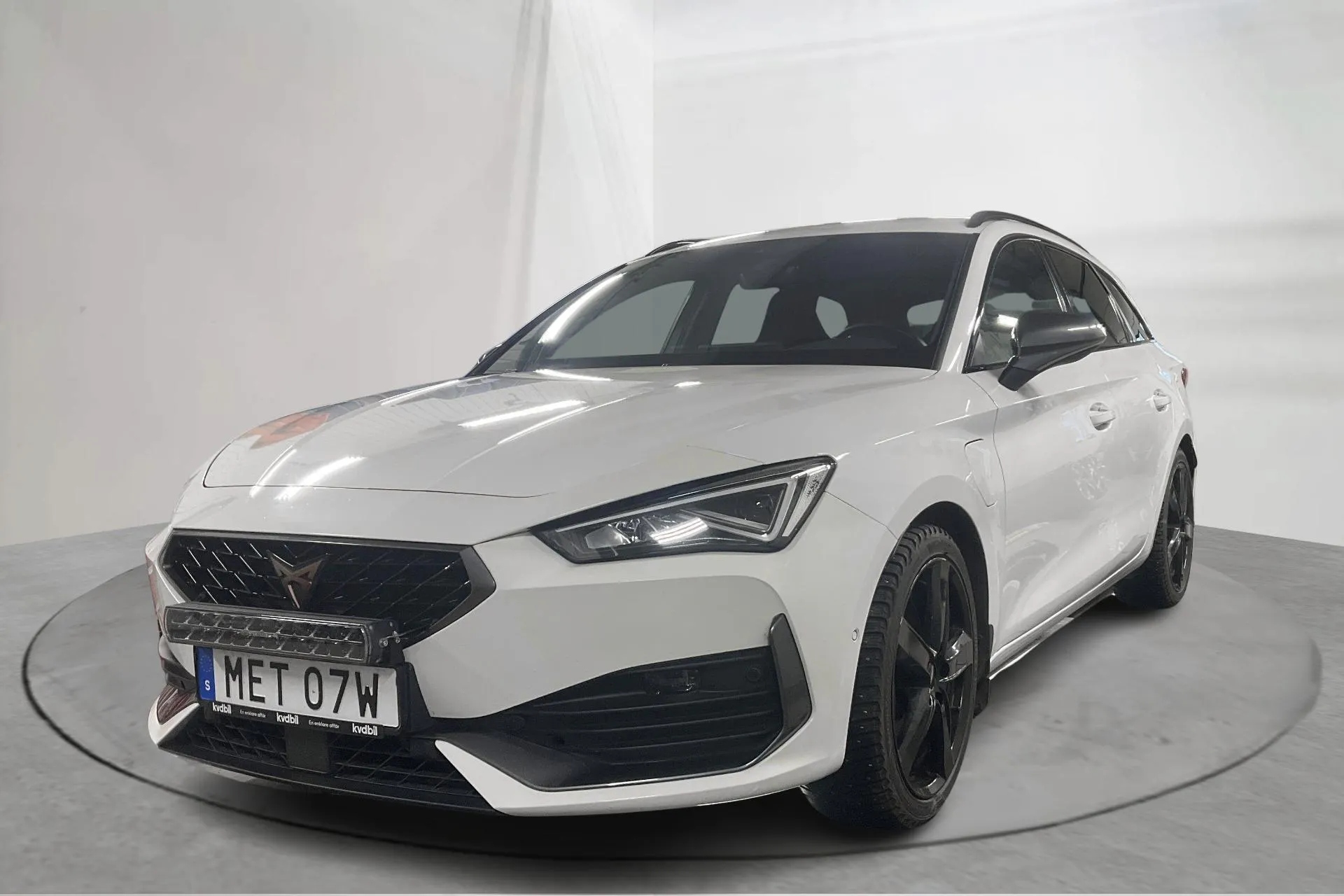 Presentation photo 1 of 19: Cupra Leon VZ 1.4 e-HYBRID Sportstourer (245hk) - 28 410 km - Automatic - white - 2024