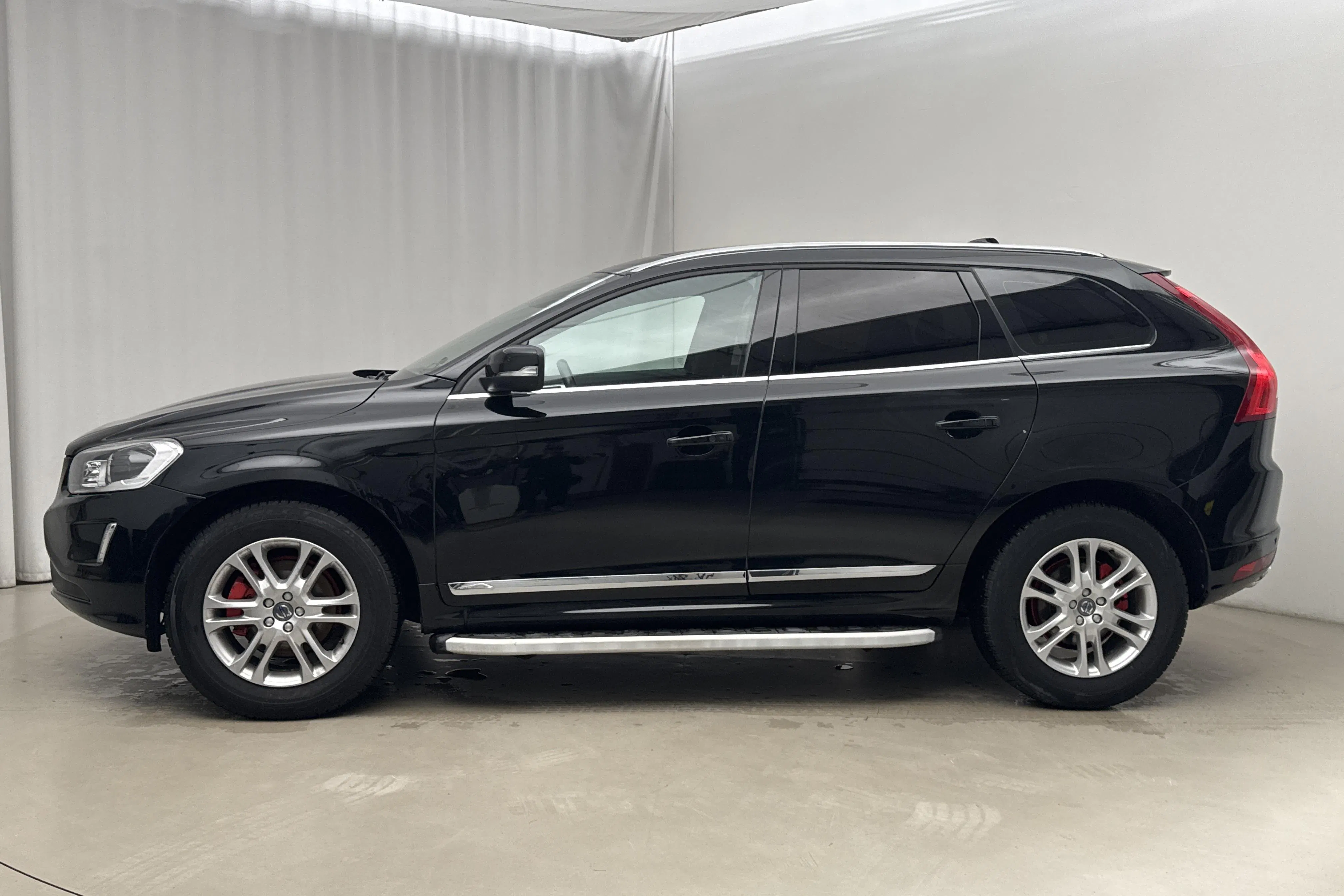 Presentation photo 2 of 19: Volvo XC60 D4 2WD (190hk) - 137 760 km - Manual - black - 2016