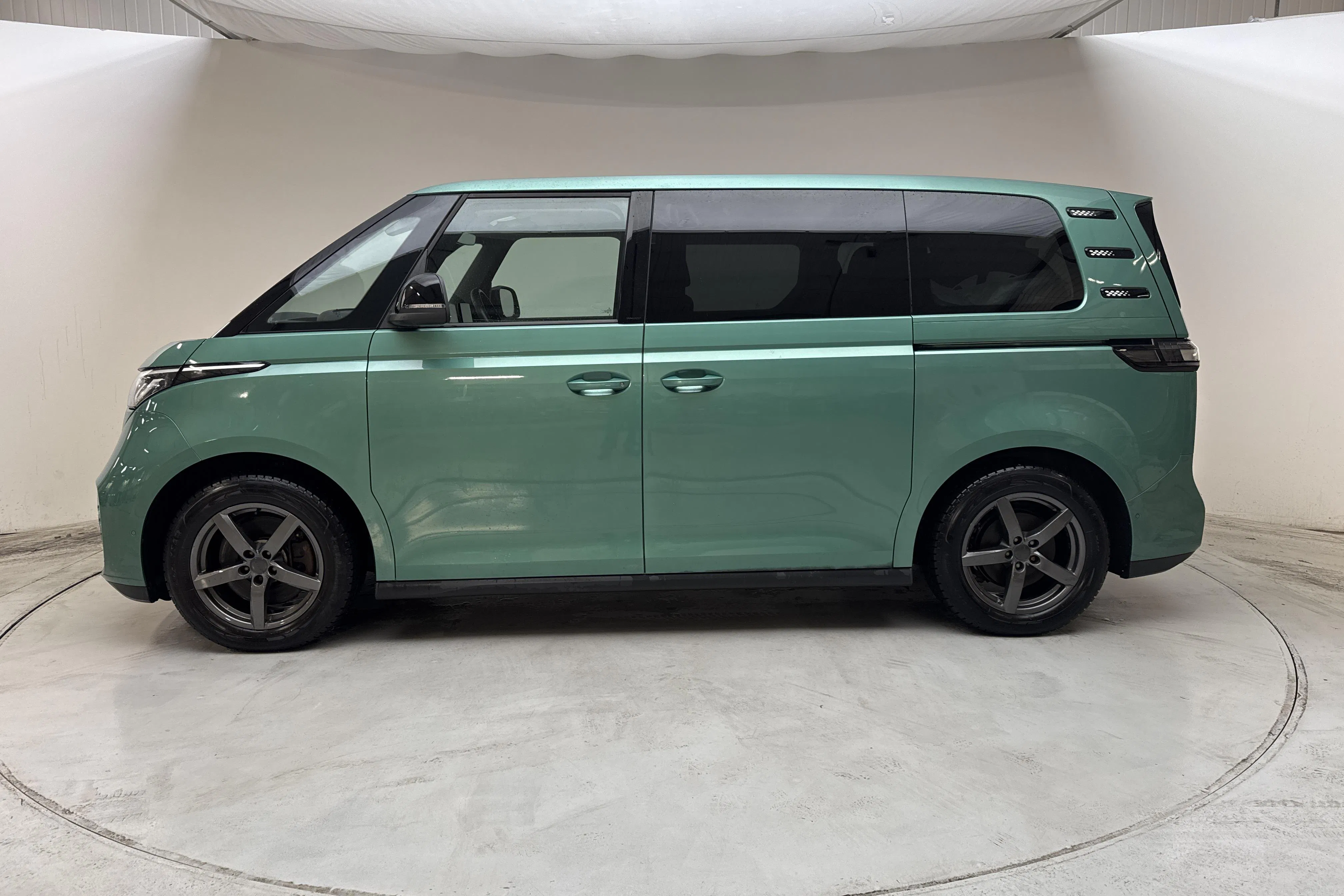 Presentation photo 2 of 18: VW ID. Buzz (204hk) - 42 920 km - Automatic - green - 2023