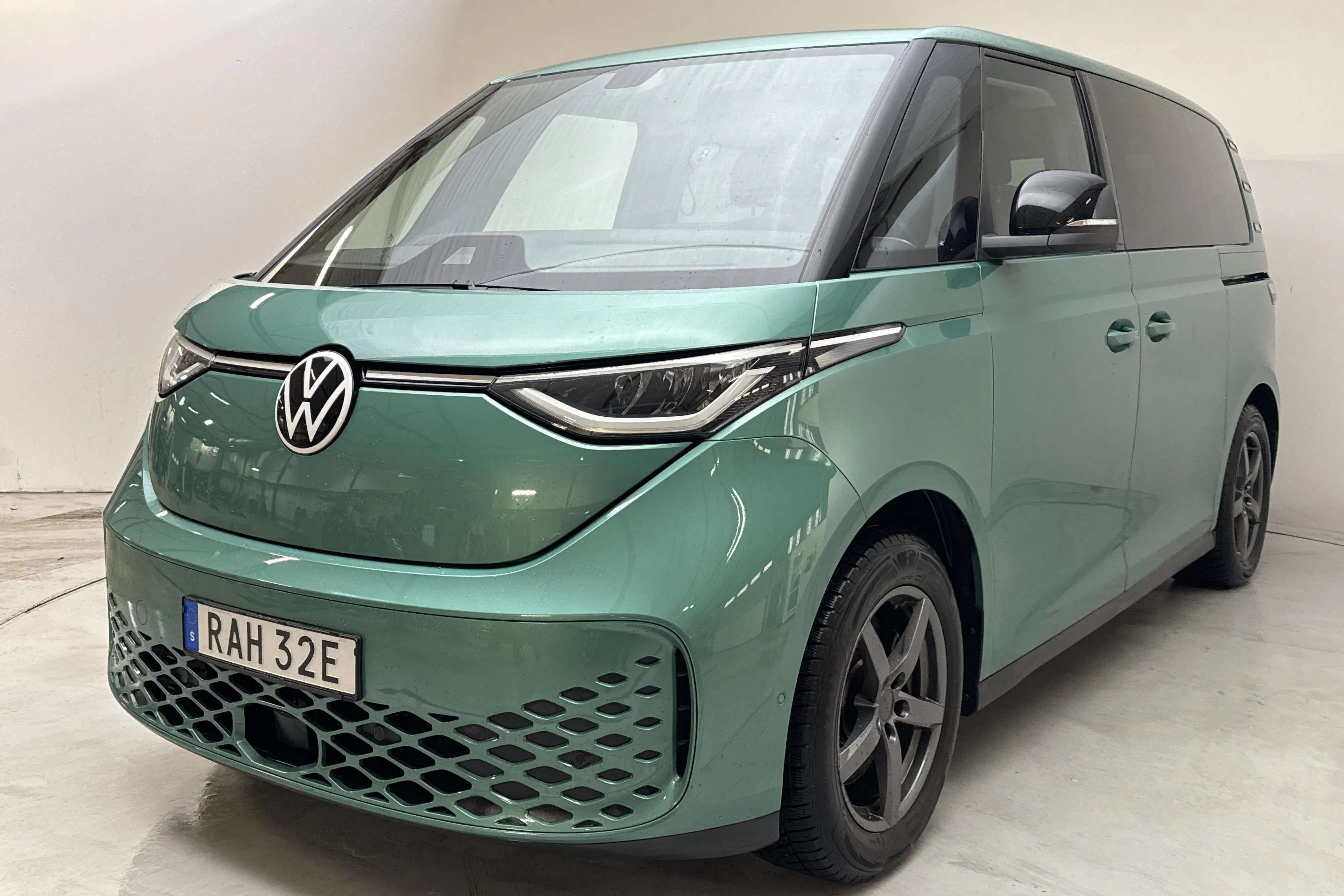 Presentation photo 1 of 18: VW ID. Buzz (204hk) - 42 920 km - Automatic - green - 2023