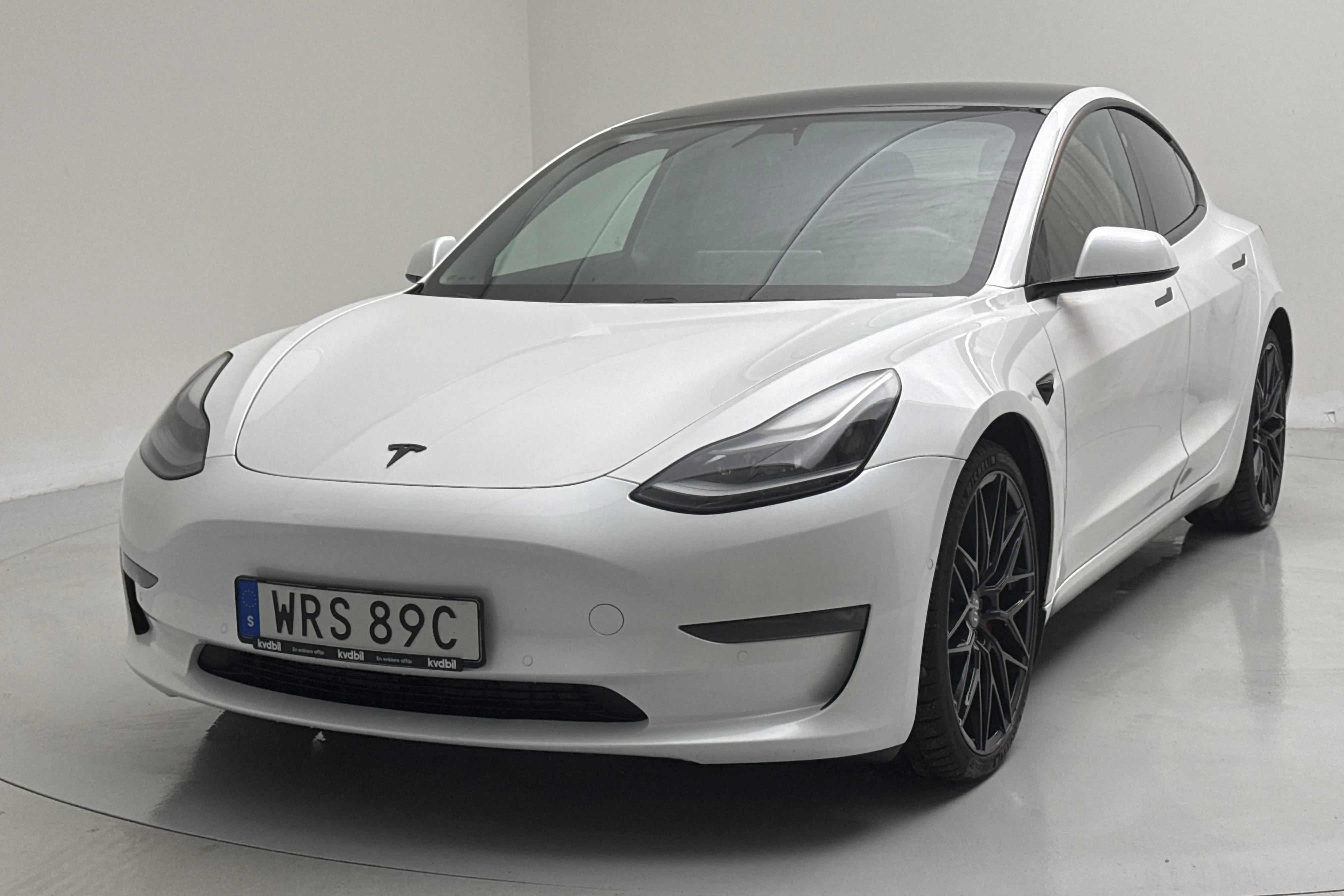 Presentationsfoto 1 av 19: Tesla Model 3 Performance AWD - 10 609 mil - Automat - vit - 2021