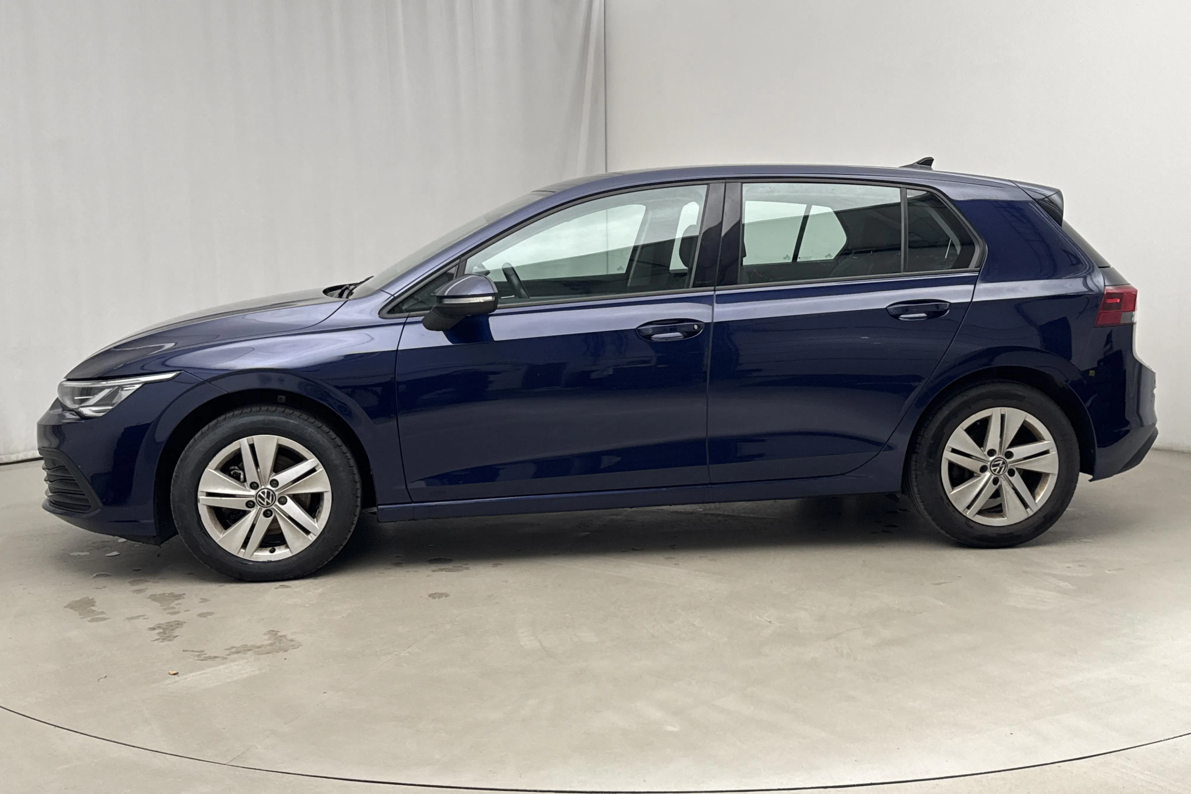 Presentation photo 2 of 15: VW Golf VIII 1.5 TSI 5dr (150hk) - 85 490 km - Manual - dark blue - 2020