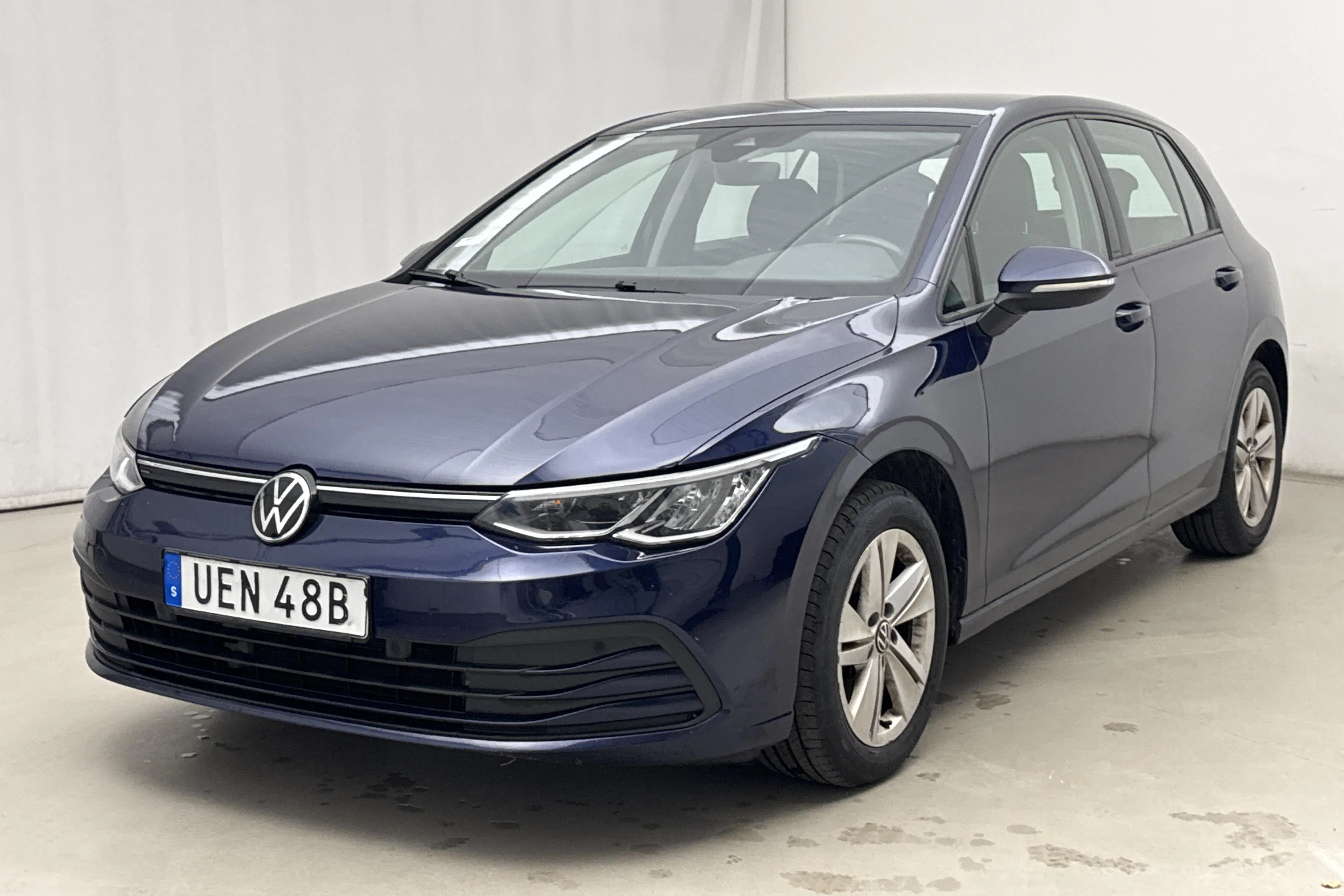 Presentation photo 1 of 15: VW Golf VIII 1.5 TSI 5dr (150hk) - 85 490 km - Manual - dark blue - 2020