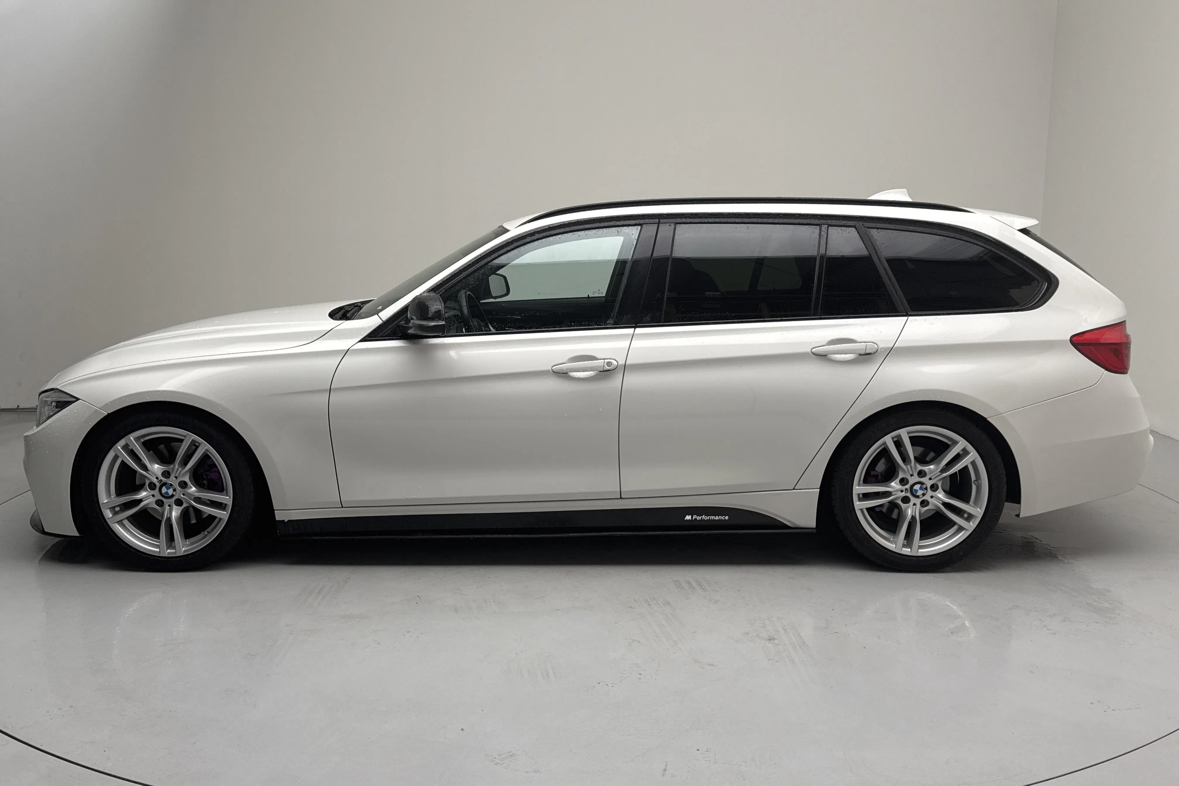 Presentation photo 2 of 14: BMW 330i xDrive Touring, F31 (252hk) - 166 540 km - Automatic - white - 2018