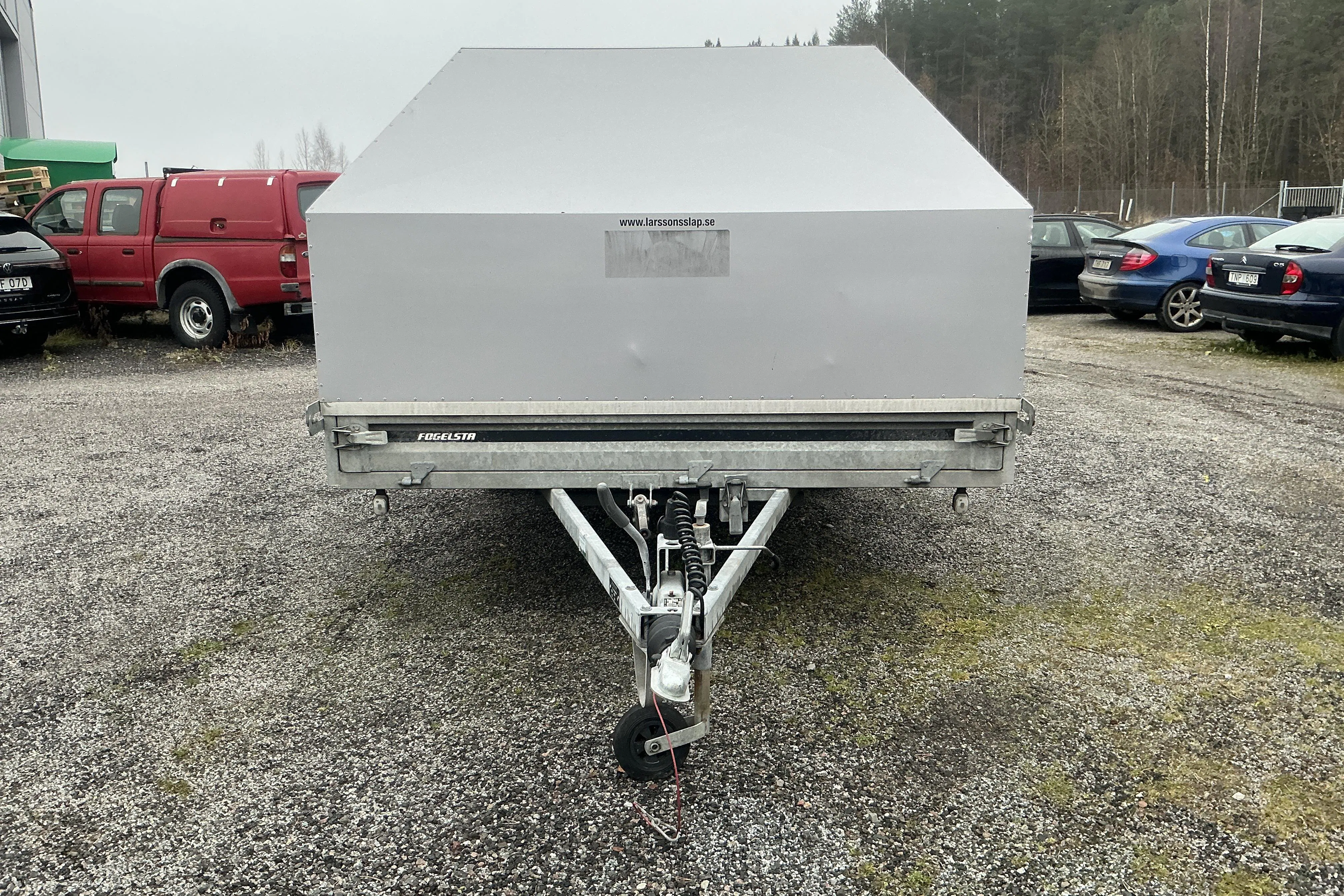 Presentationsfoto 2 av 12: FOGELSTA BZ1240 Kåpsläpvagn med tippfunktion - 0 km - 2017