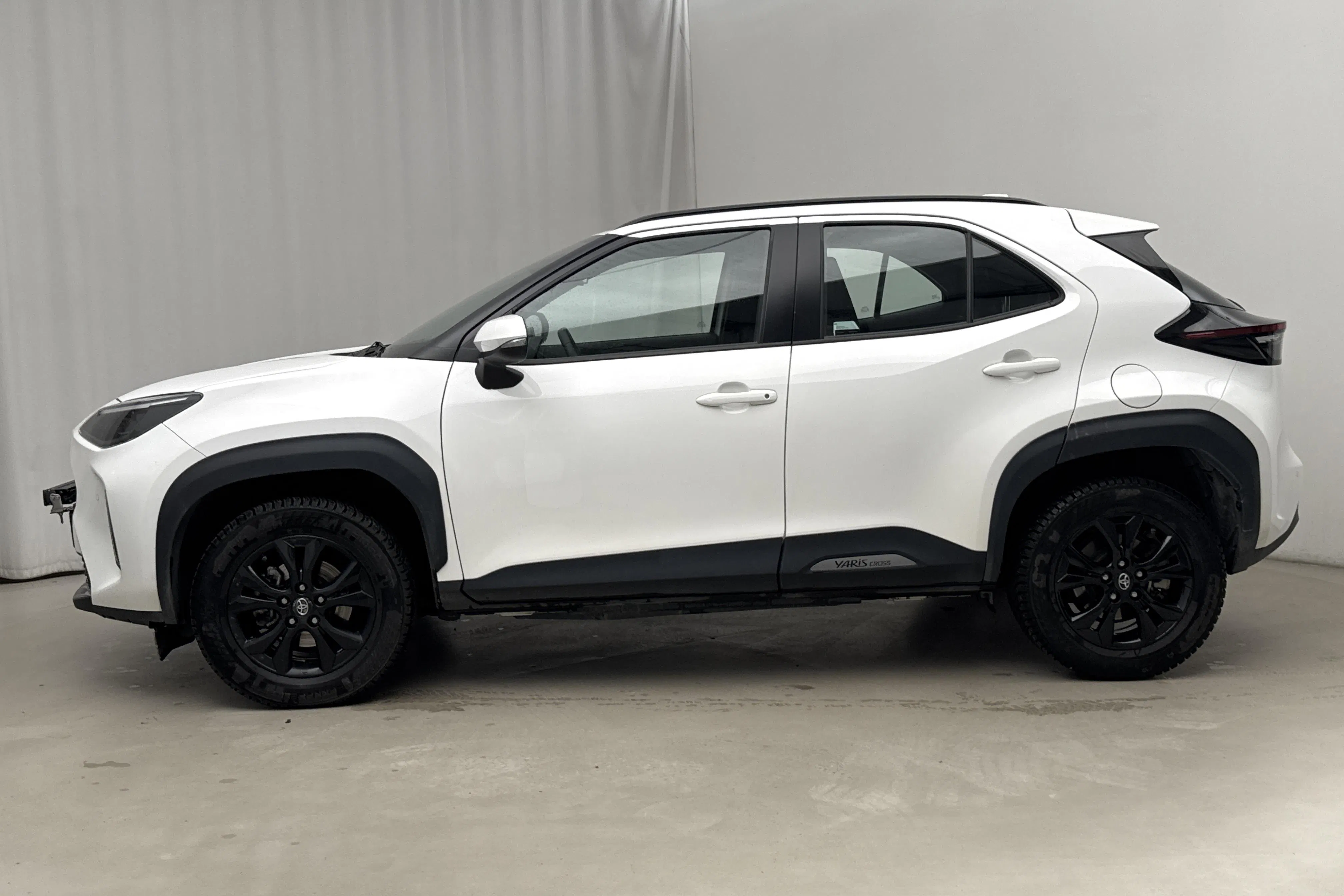 Presentationsfoto 2 av 18: Toyota Yaris Cross 1.5 Hybrid AWD (116hk) - 10 272 mil - Automat - vit - 2023