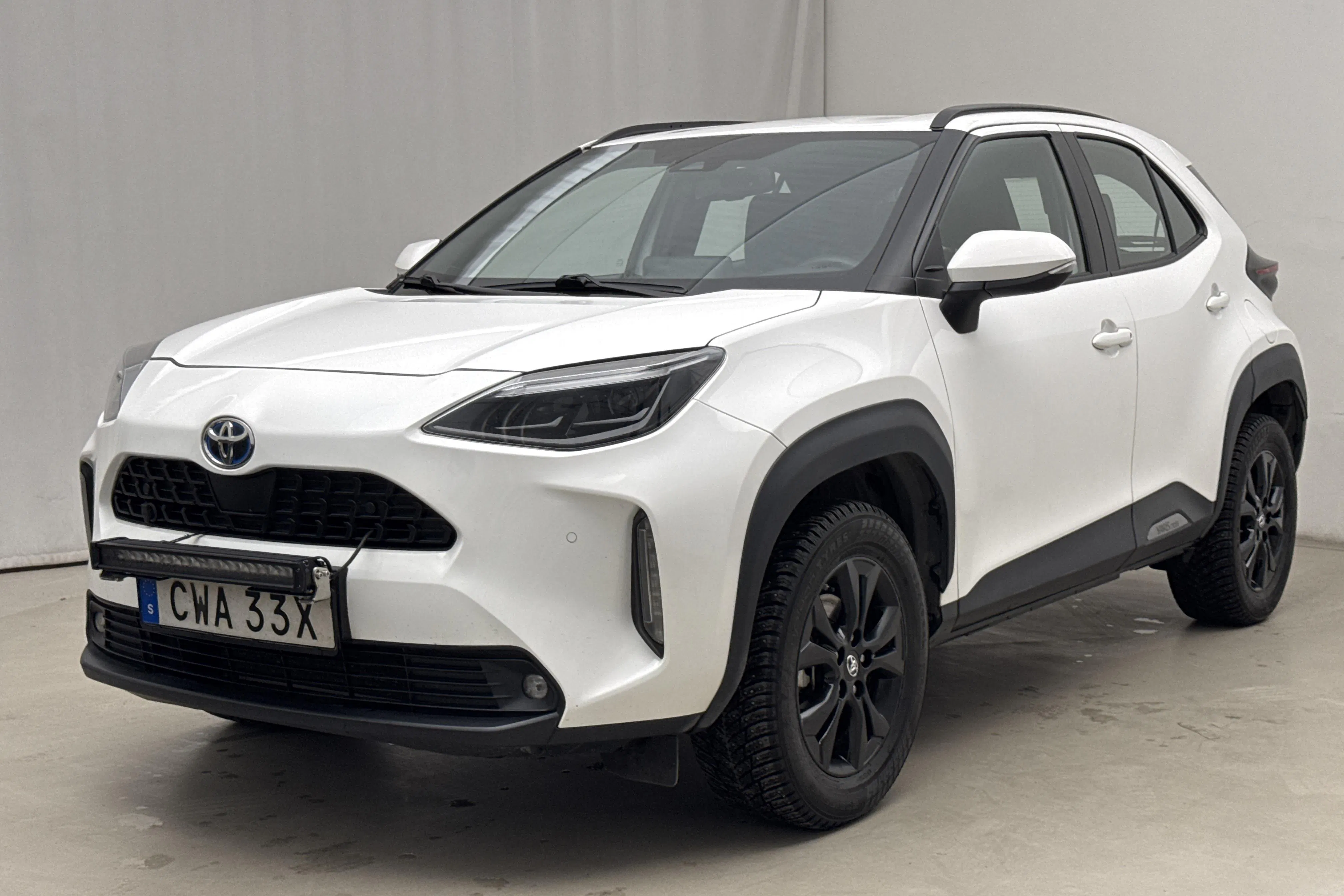 Presentation photo 1 of 17: Toyota Yaris Cross 1.5 Hybrid AWD (116hk) - 105 880 km - Automatic - white - 2023