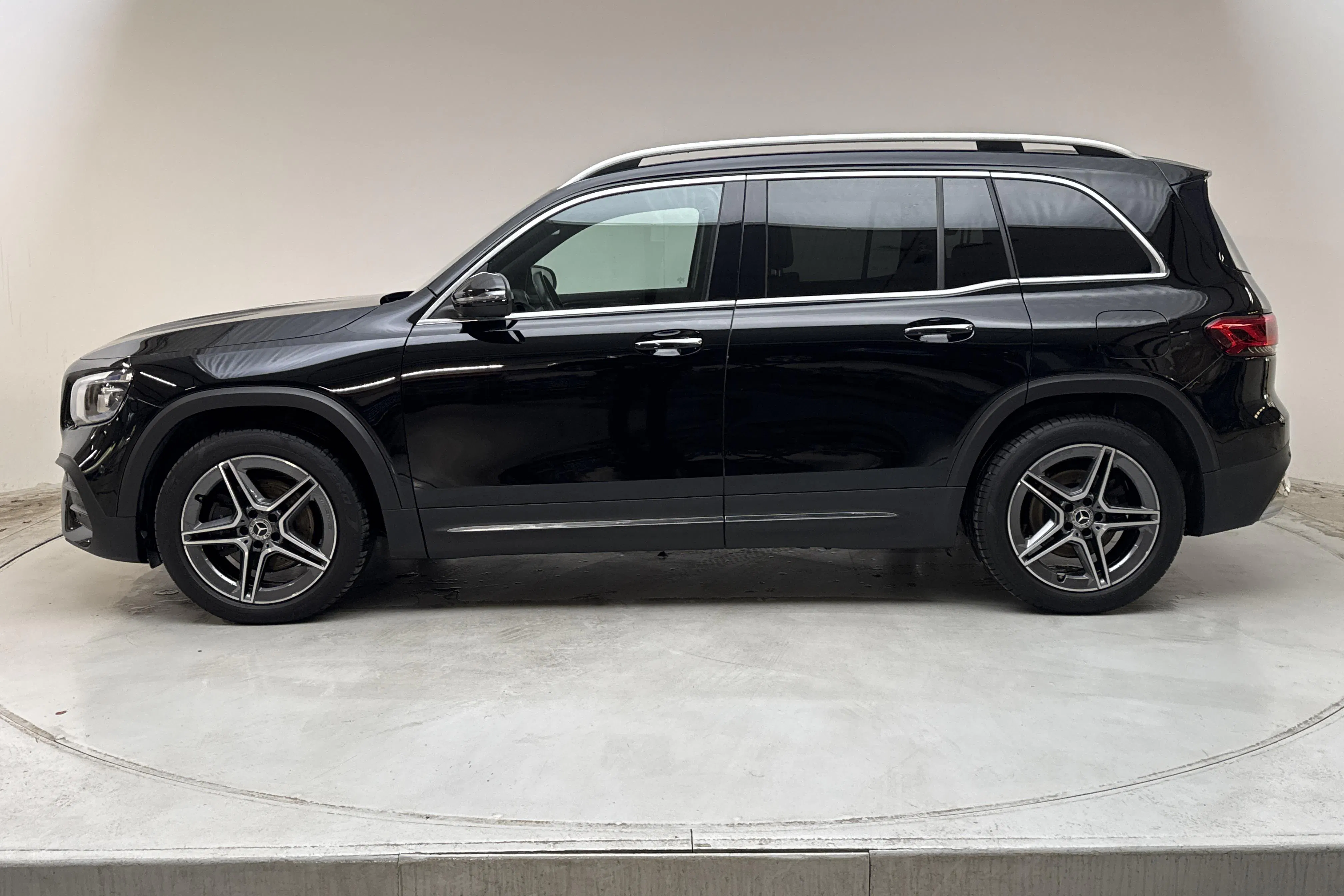 Presentation photo 2 of 22: Mercedes GLB 200 d 4MATIC X247 (150hk) - 111 360 km - Automatic - black - 2021