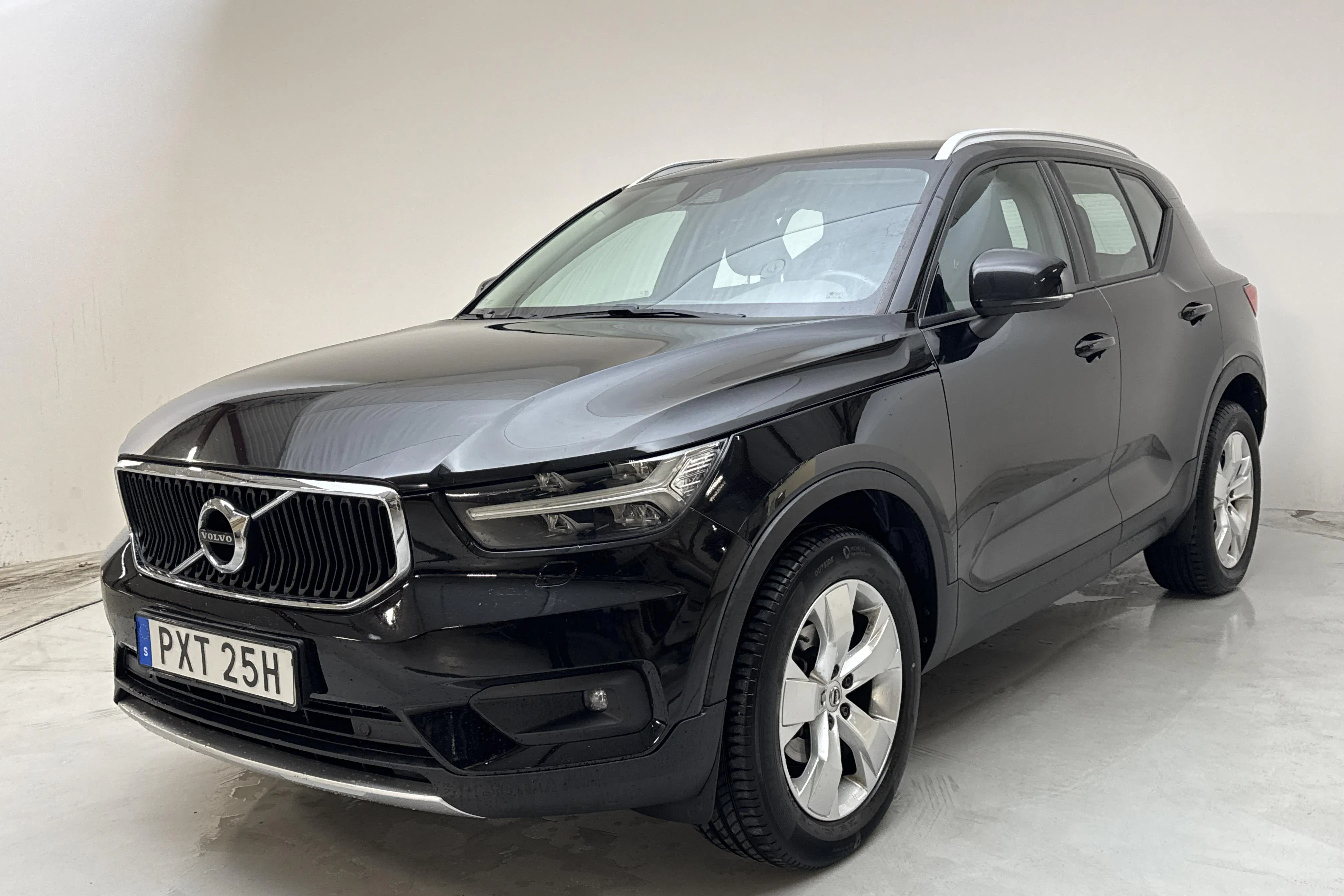 Presentation photo 1 of 14: Volvo XC40 T2 2WD (129hk) - 119 020 km - Automatic - black - 2021