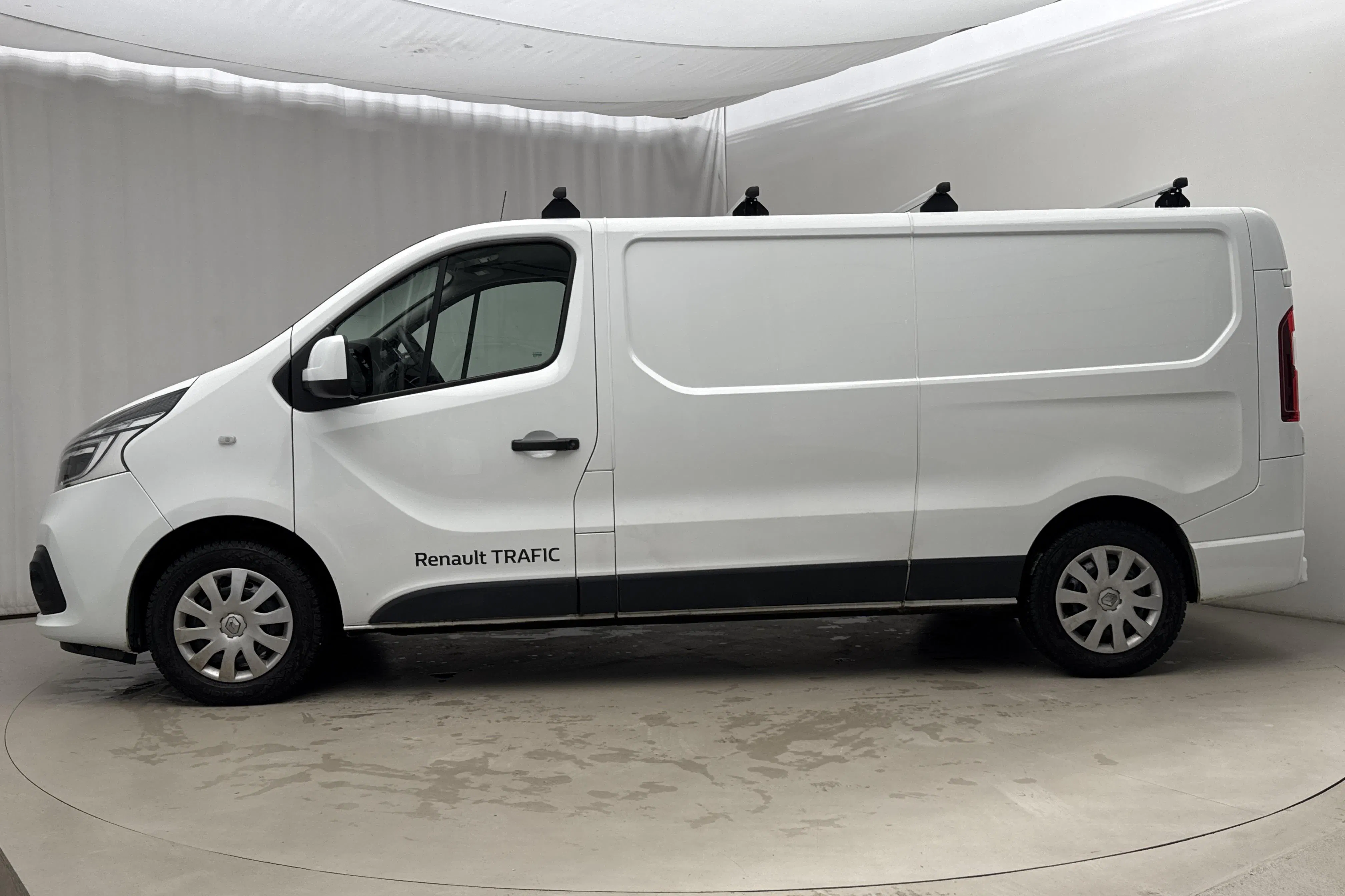 Presentationsfoto 2 av 18: Renault Trafic 2.0 dCi Skåp (145hk) - 1 961 mil - Automat - vit - 2021