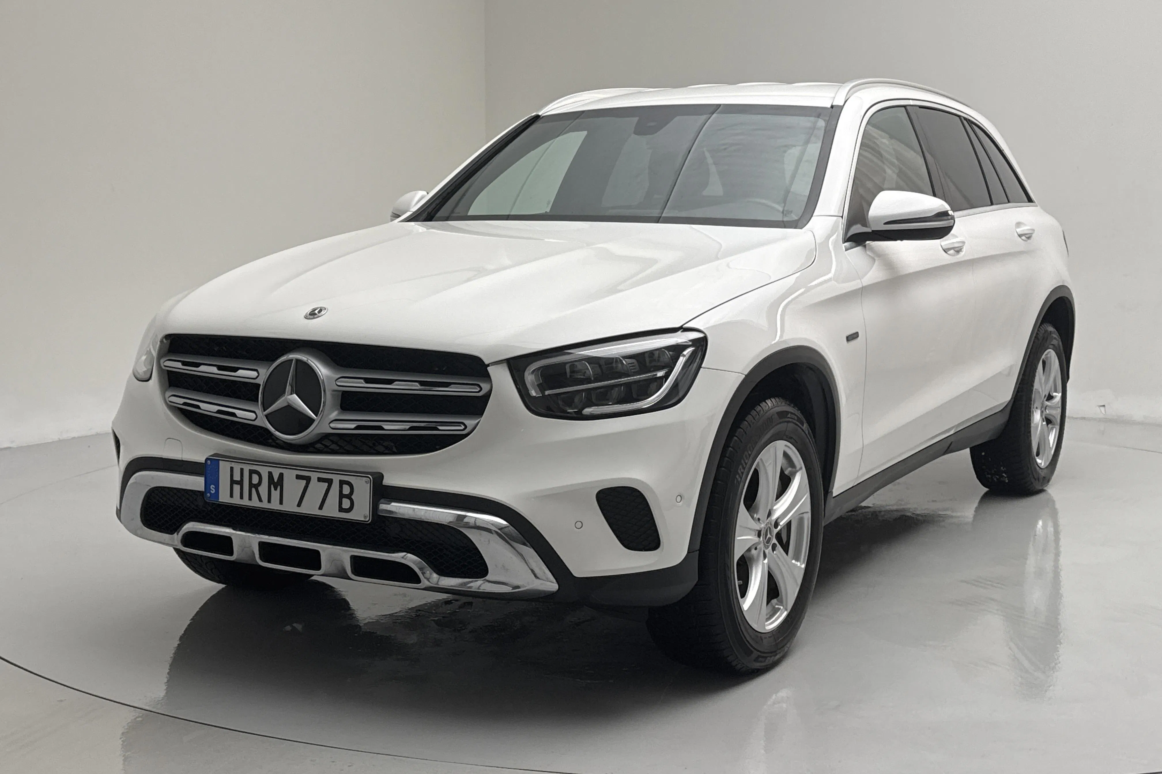 Presentationsfoto 1 av 17: Mercedes GLC 300 e 4MATIC X253 (333hk) - 10 107 mil - Automat - vit - 2021