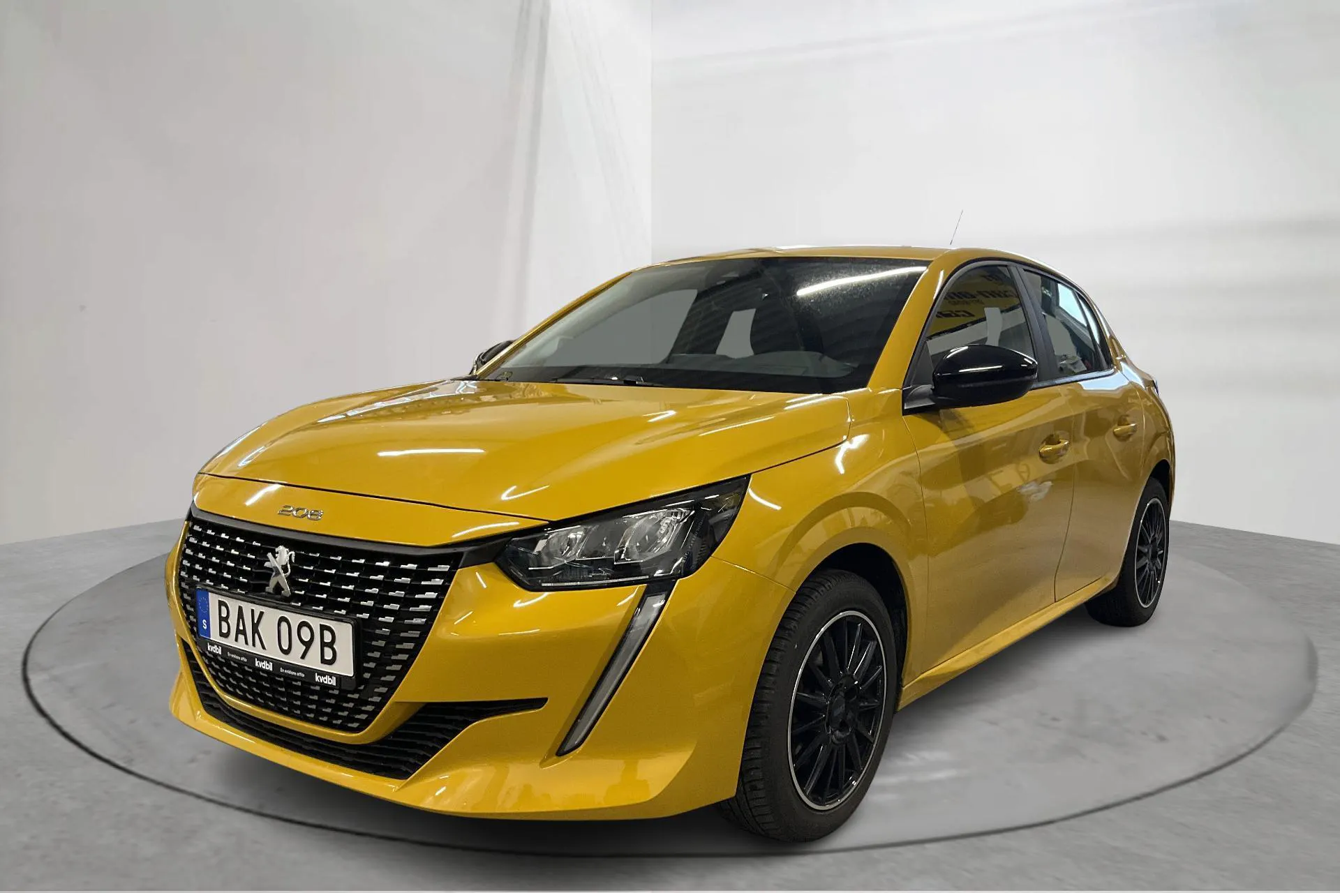 Presentation photo 1 of 14: Peugeot 208 1.2 PureTech 5dr (100hk) - 76 610 km - Automatic - yellow - 2022