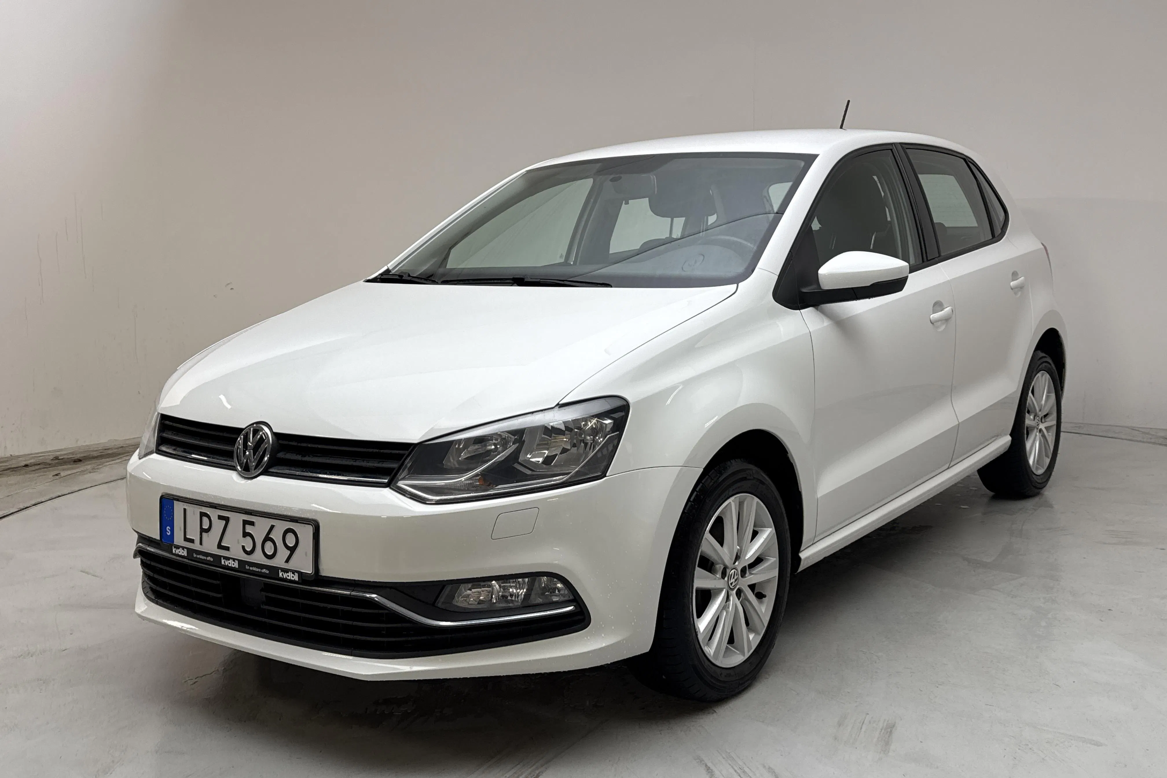 Presentation photo 1 of 12: VW Polo 1.2 TSI 5dr (90hk) - 114 300 km - Manual - white - 2016