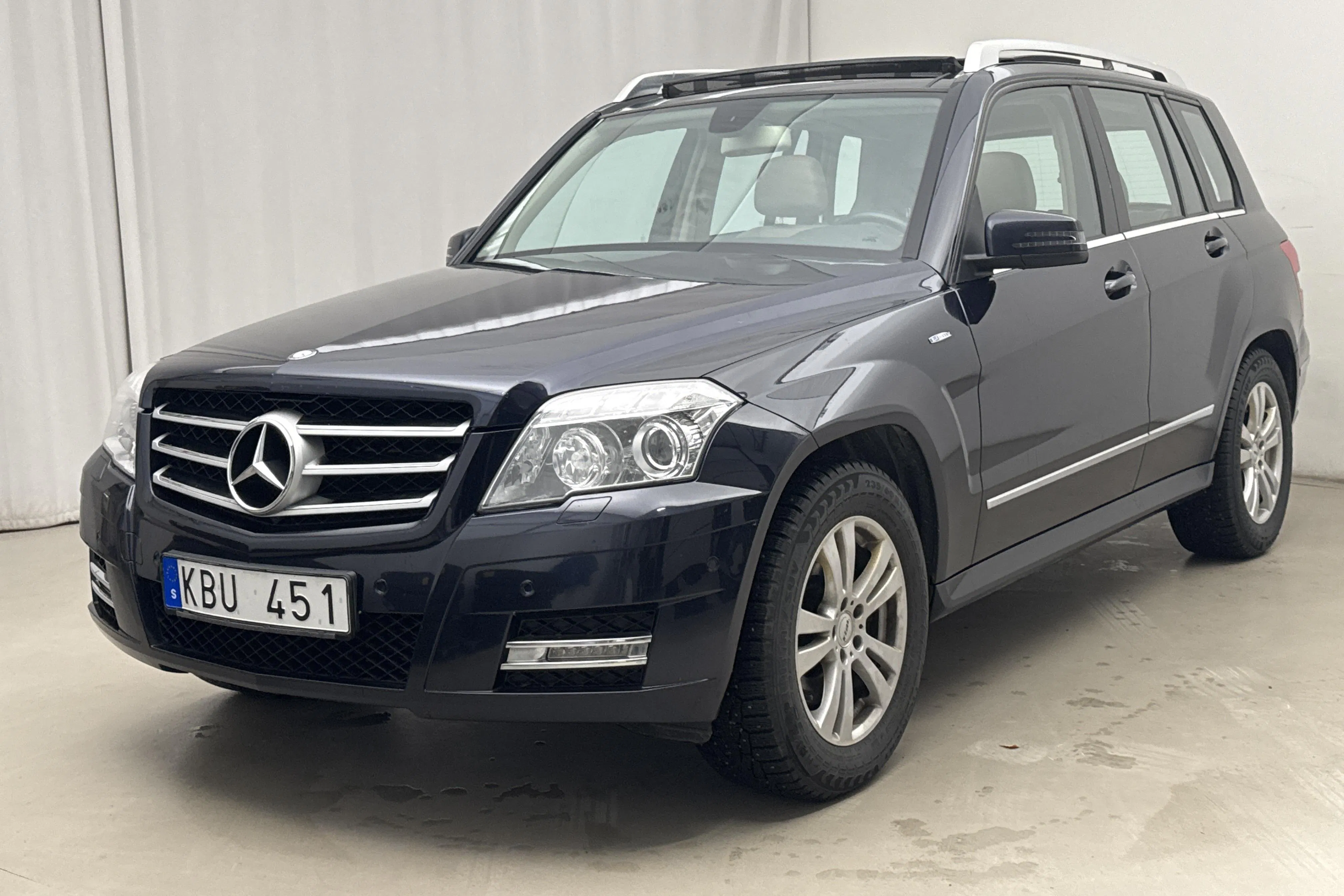 Presentationsfoto 1 av 18: Mercedes GLK 220 CDI BlueEFFICIENCY 4MATIC (170hk) - 24 336 mil - Automat - Mörkblå - 2011