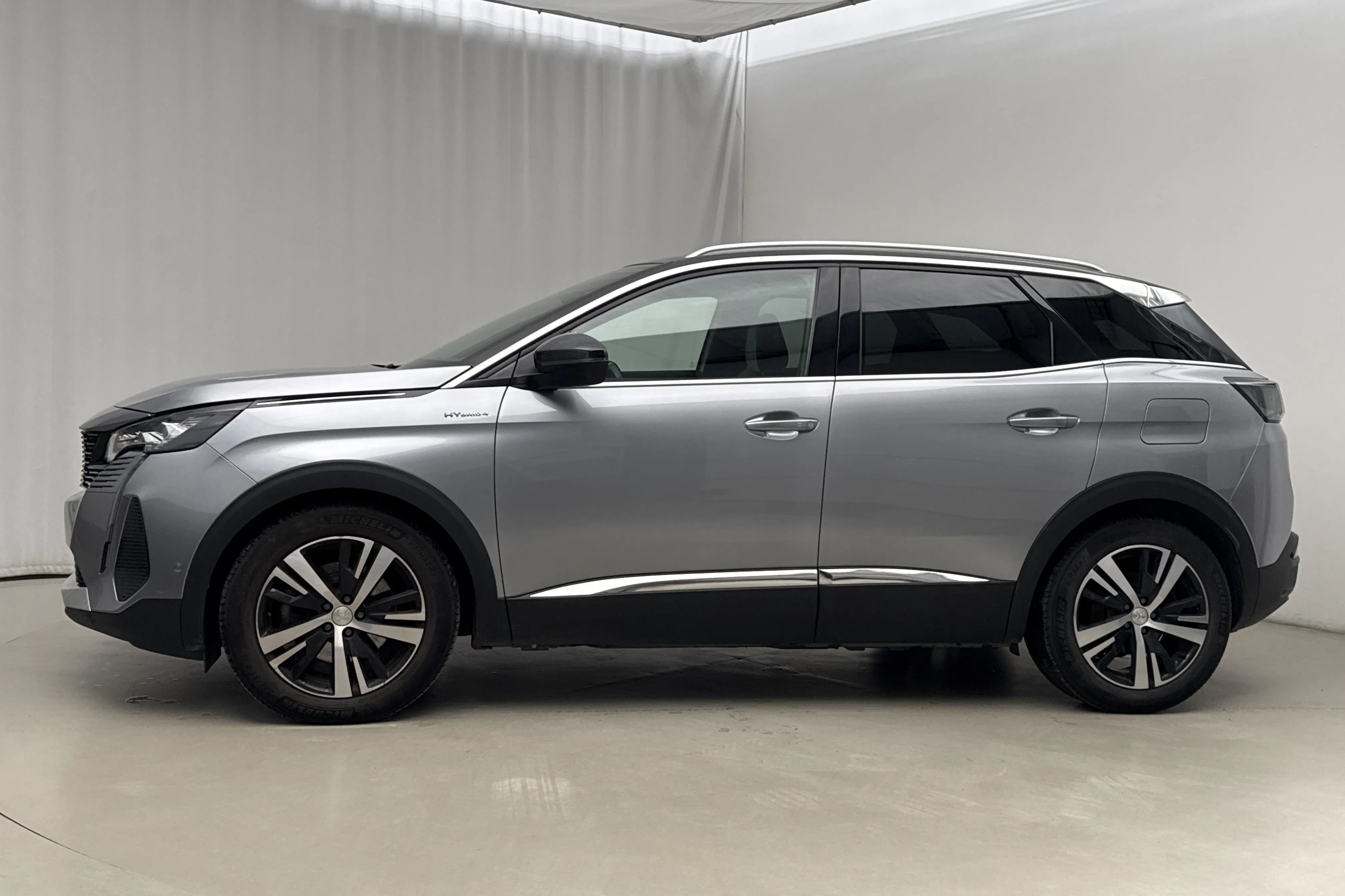 Presentationsfoto 2 av 19: Peugeot 3008 1.6 Plug-in Hybrid 4 (300hk) - 8 904 mil - Automat - grå - 2021