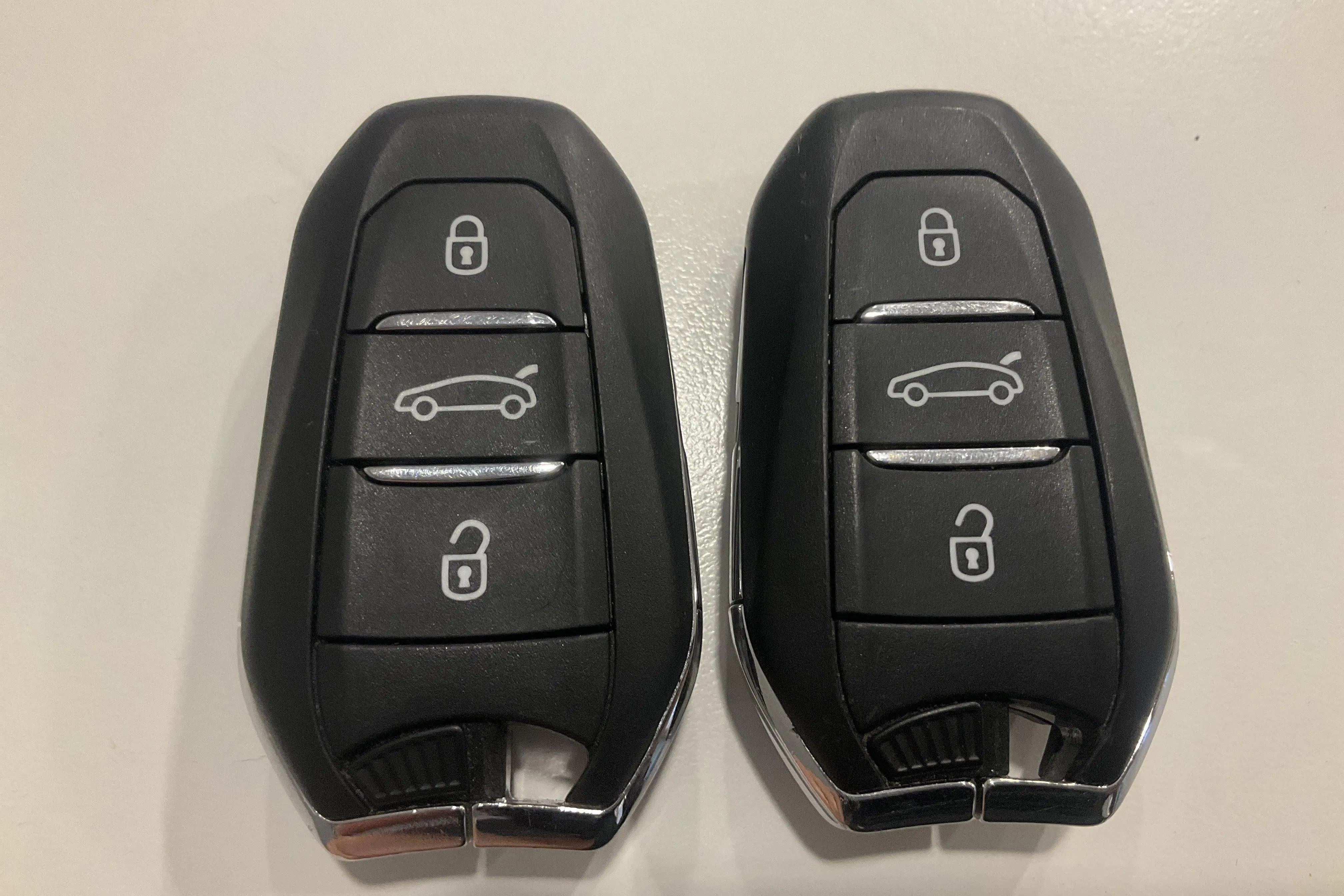 Presentationsfoto 19 av 19: Peugeot 3008 1.6 Plug-in Hybrid 4 (300hk) - 8 904 mil - Automat - grå - 2021